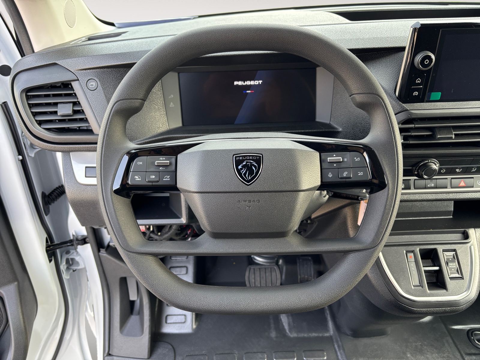 PEUGEOT Expert 1.5 BlueHDi 120 S&S Standard-image-4