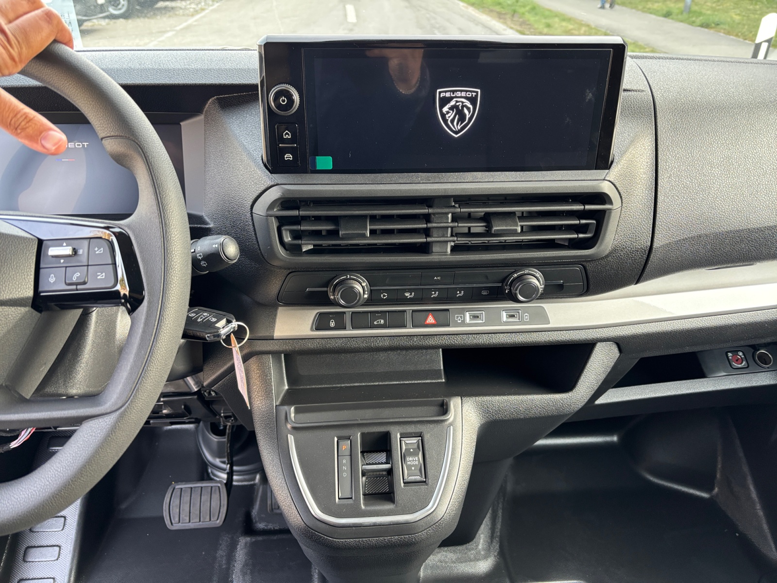 PEUGEOT Expert 1.5 BlueHDi 120 S&S Standard-image-6