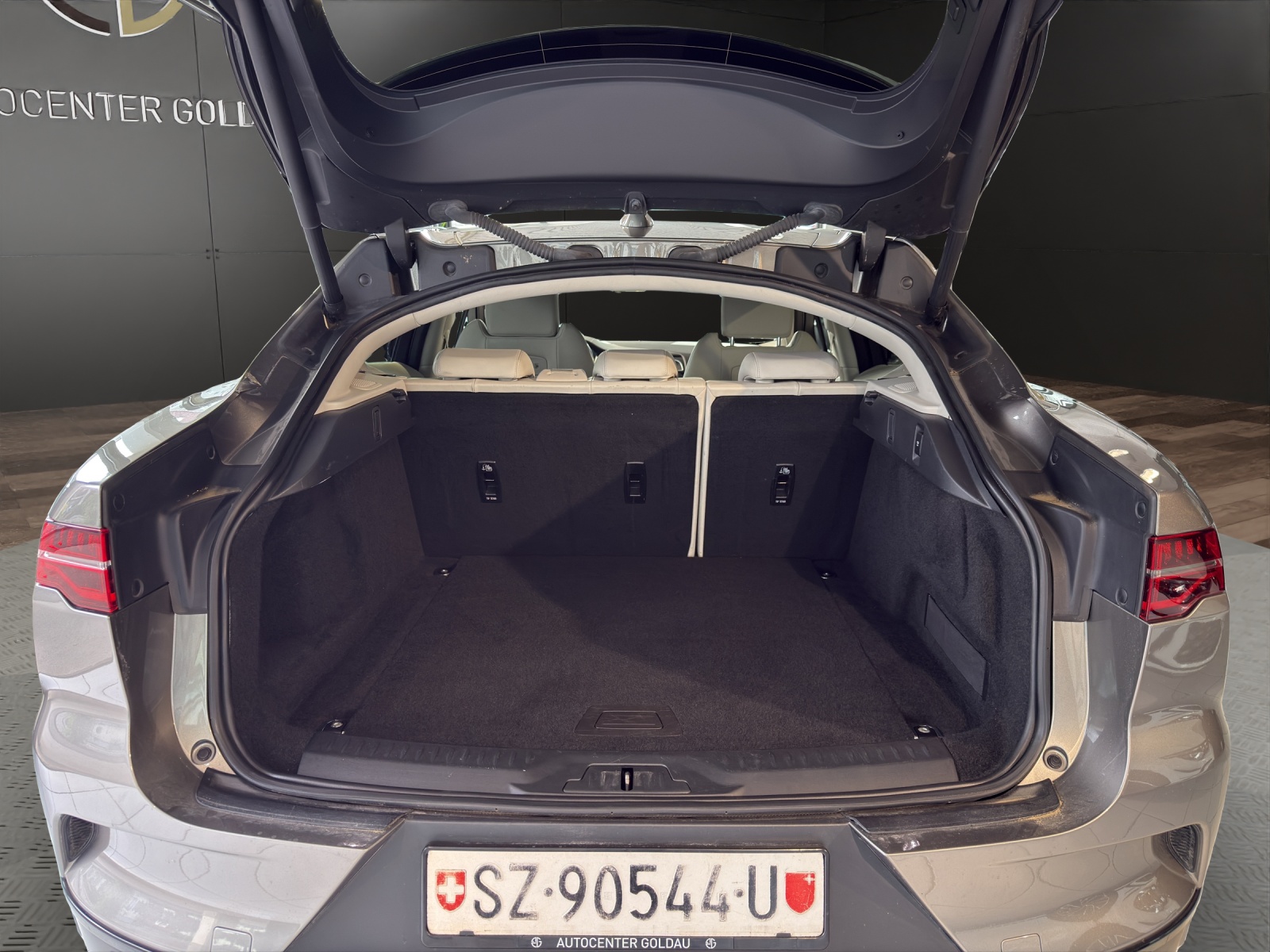 JAGUAR I-Pace EV400 HSE AWD-image-15