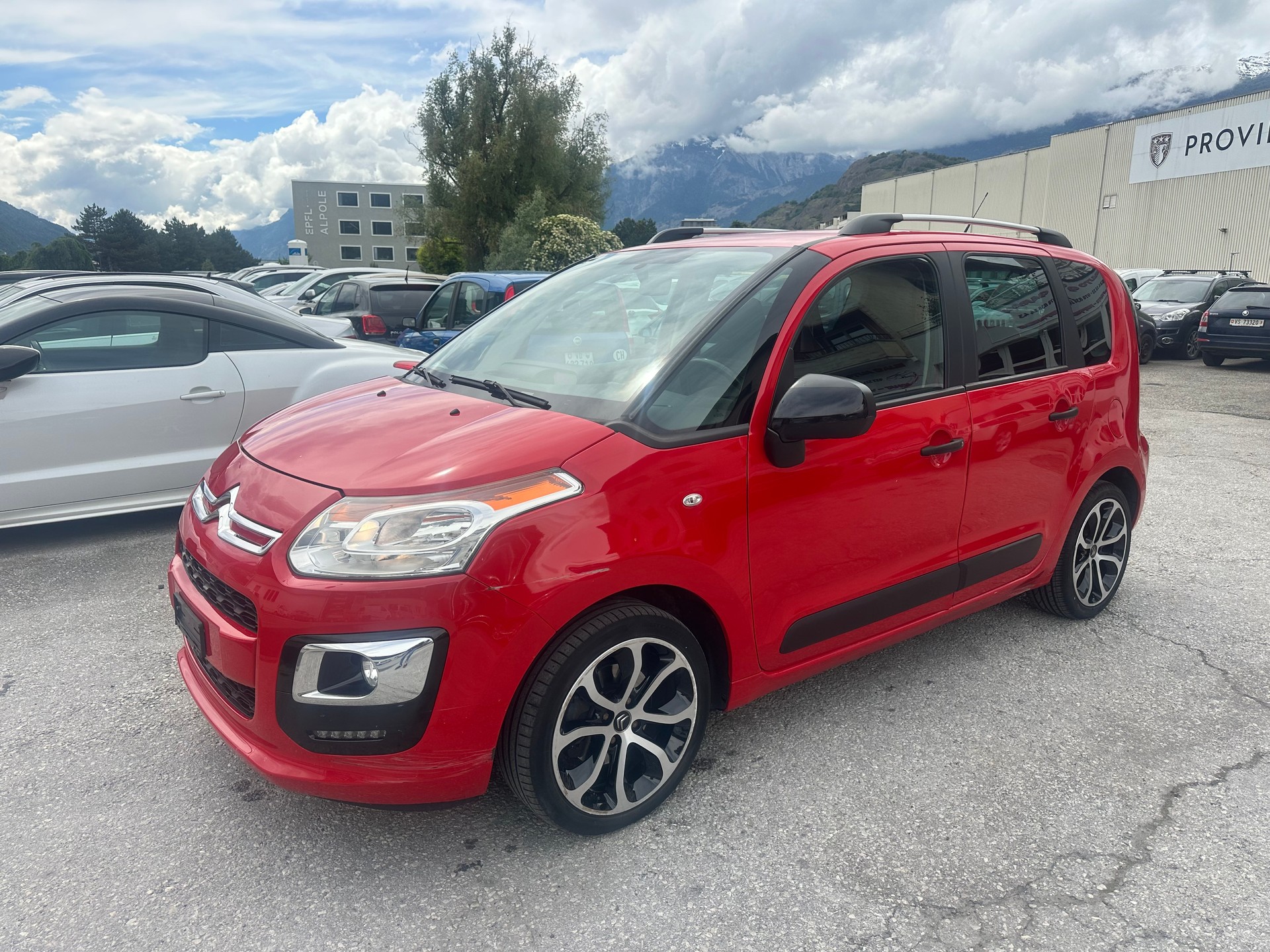 CITROEN C3 Picasso 1.2 Pure Tech Attraction-image-0