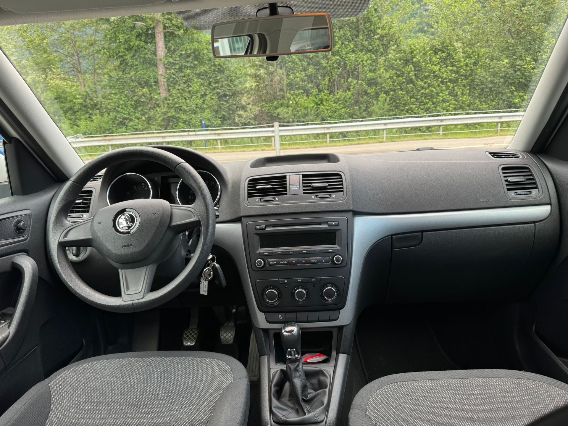 SKODA Yeti 1.8 TSI Ambition Outdoor 4x4-image-13