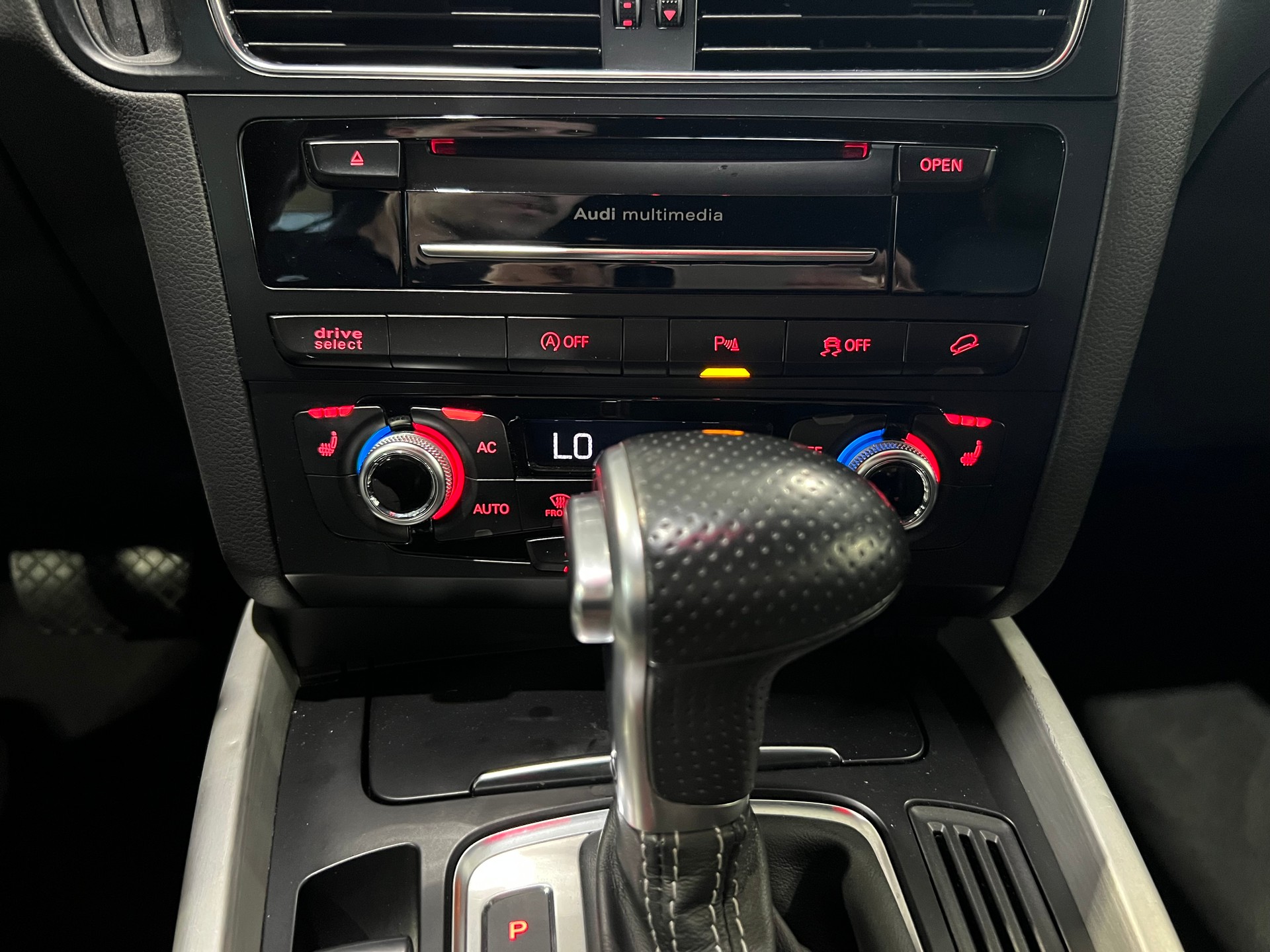 AUDI Q5 3.0 TFSI qu**S-Line,AHK,Rückfahrtkam,Panodach,Frisch ab MFK**-image-14