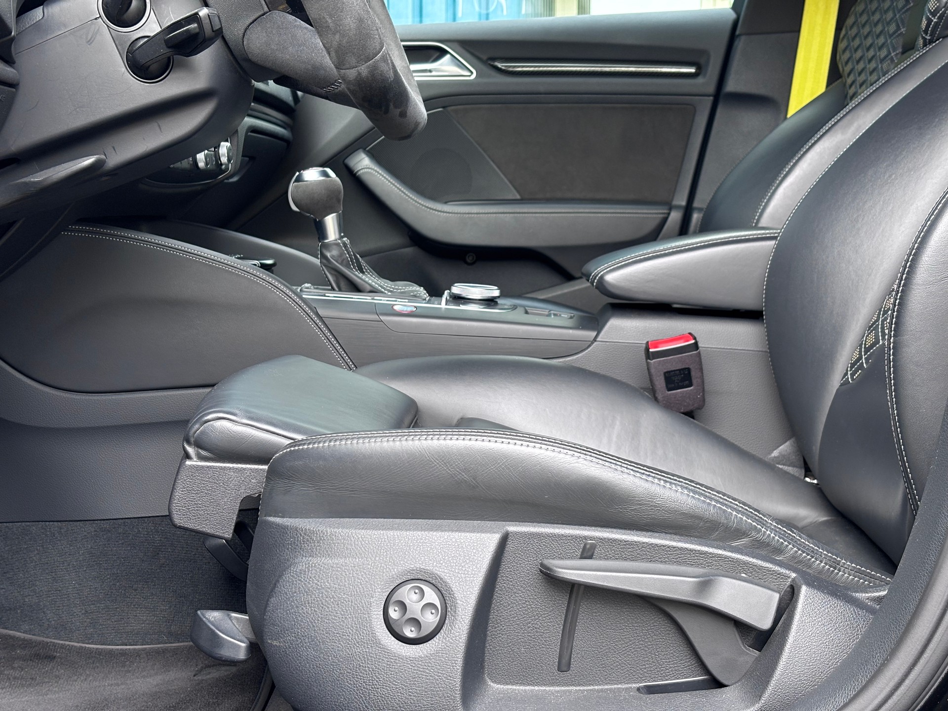 AUDI RS3 Sportback 2.5 TSI quattro S-tronic *Configuration unique - NO FAP - Freins Carbone*-image-16