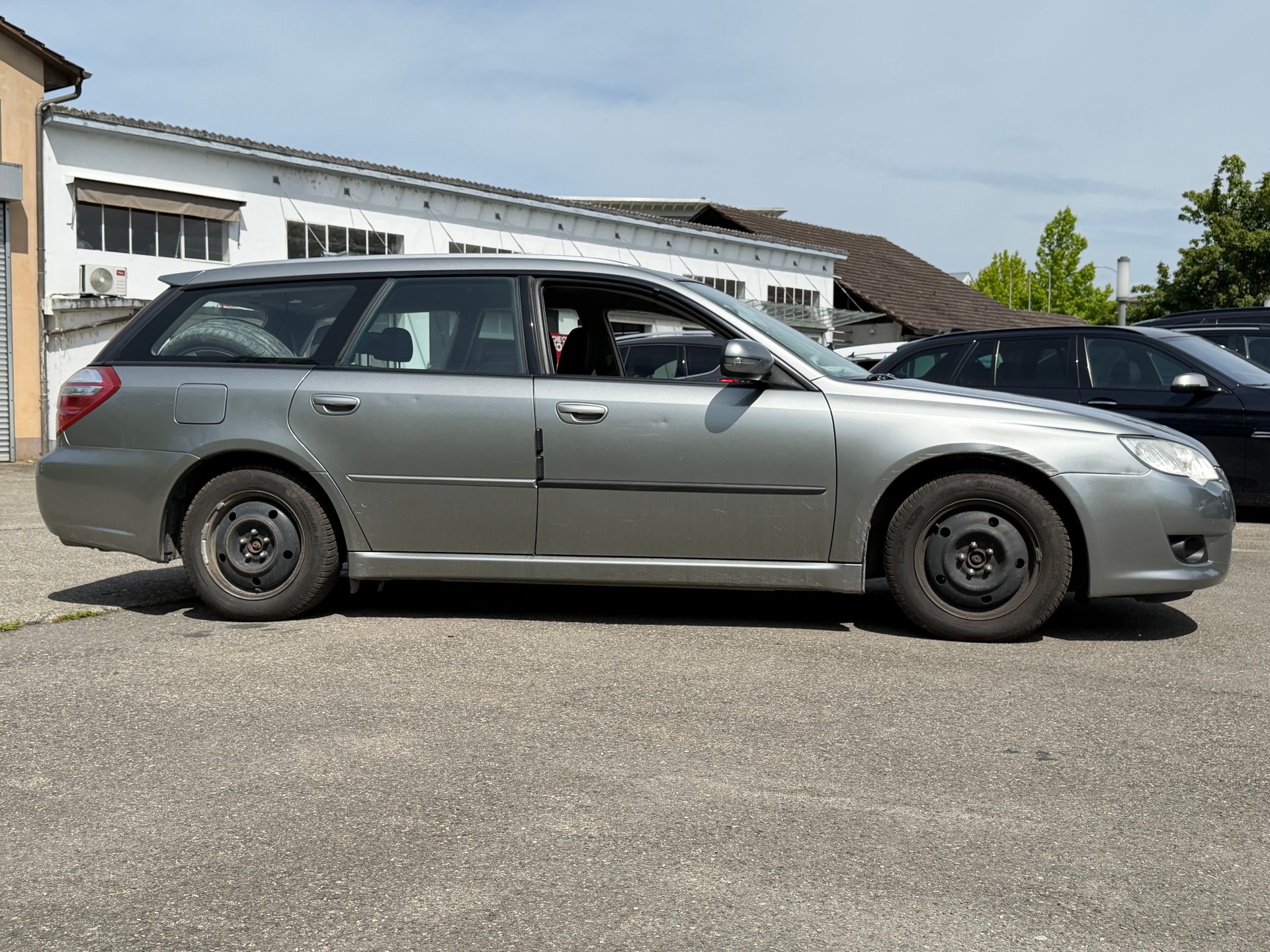 SUBARU Legacy 2.0R AWD Swiss-image-1