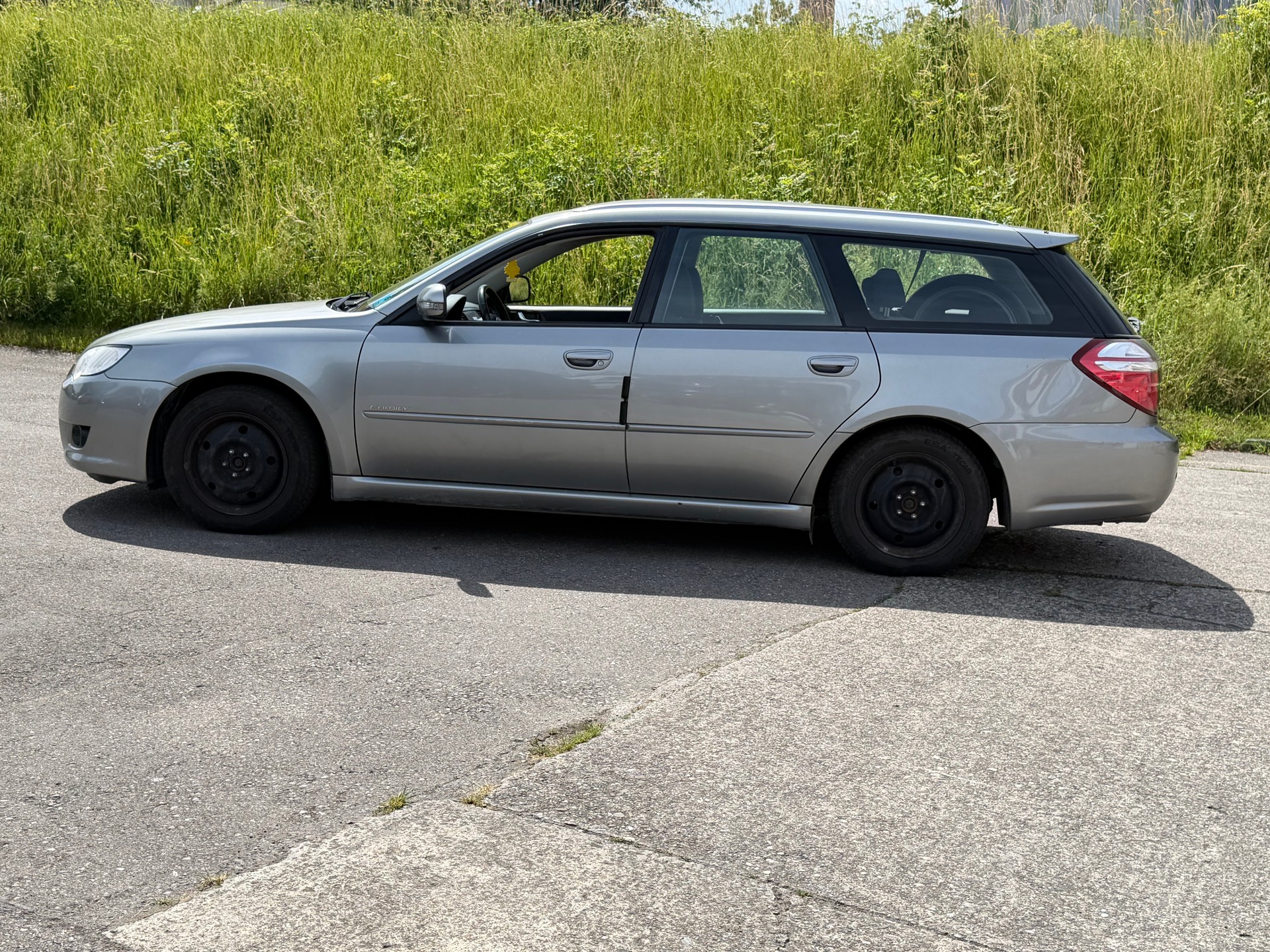 SUBARU Legacy 2.0R AWD Swiss-image-5