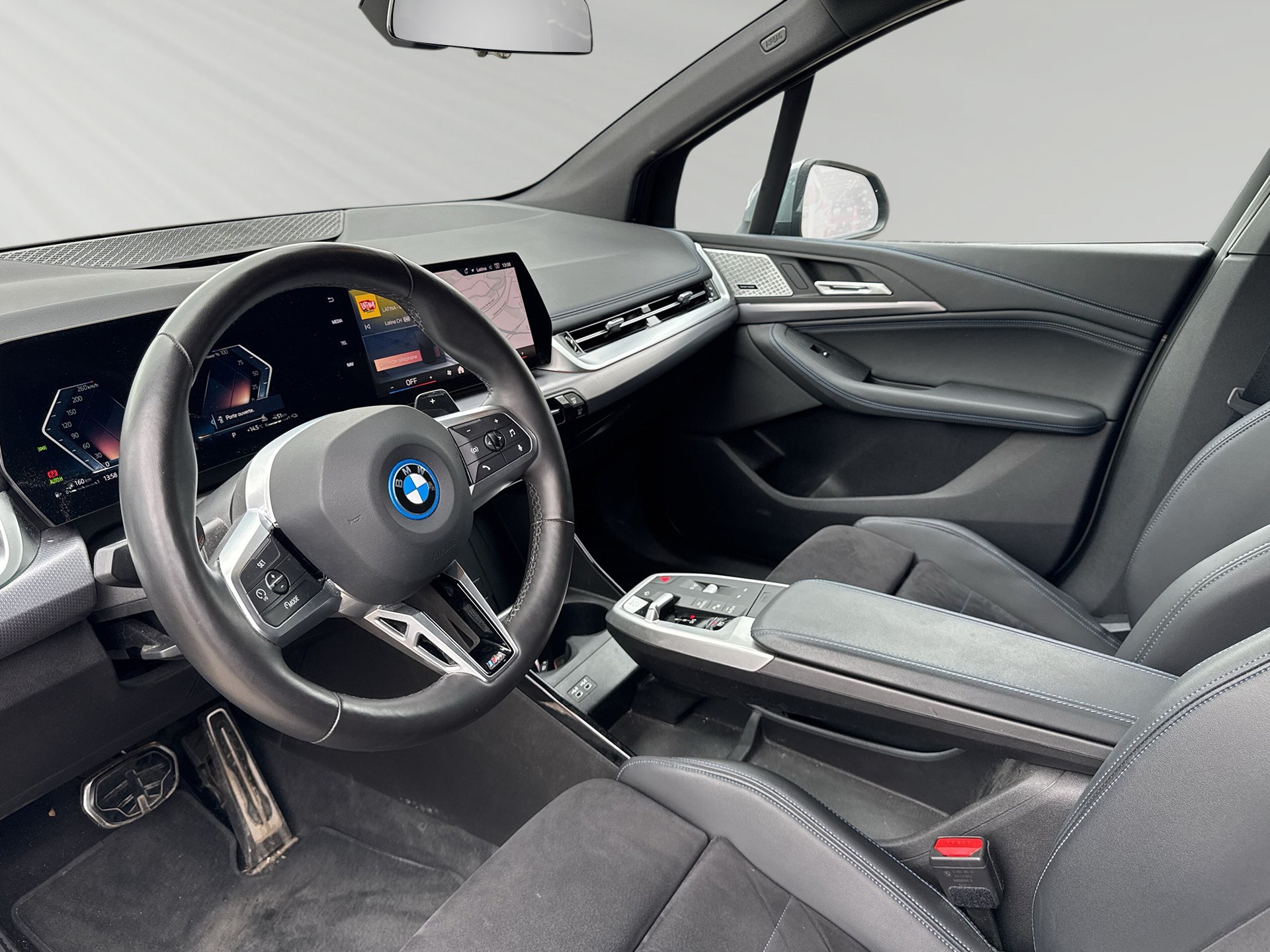 BMW 230e xDrive Active Tourer M Sport-image-3