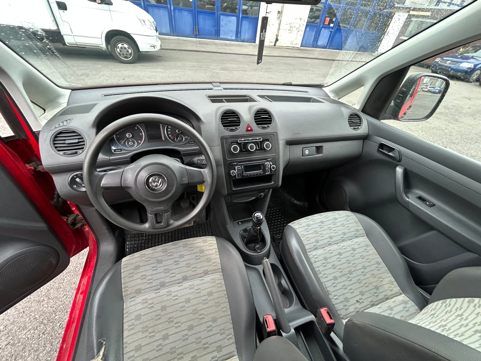 VW Caddy Maxi 2.0 TDI 4Motion-image-8