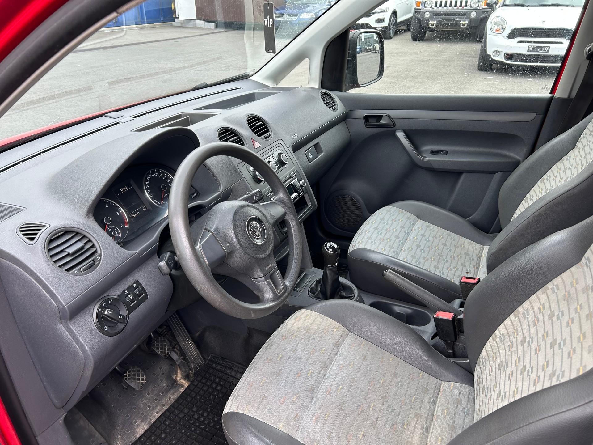 VW Caddy Maxi 2.0 TDI 4Motion-image-9