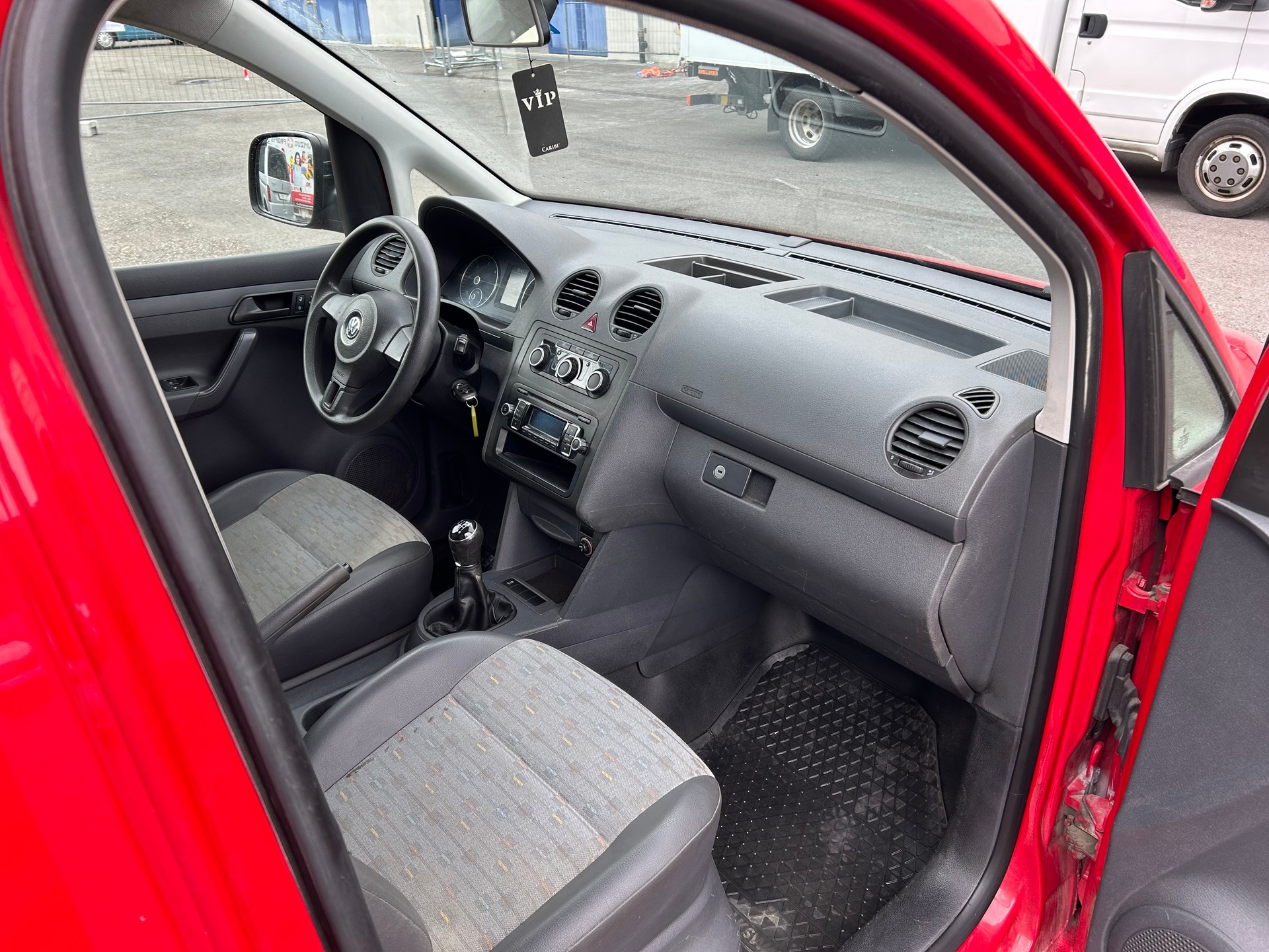 VW Caddy Maxi 2.0 TDI 4Motion-image-7