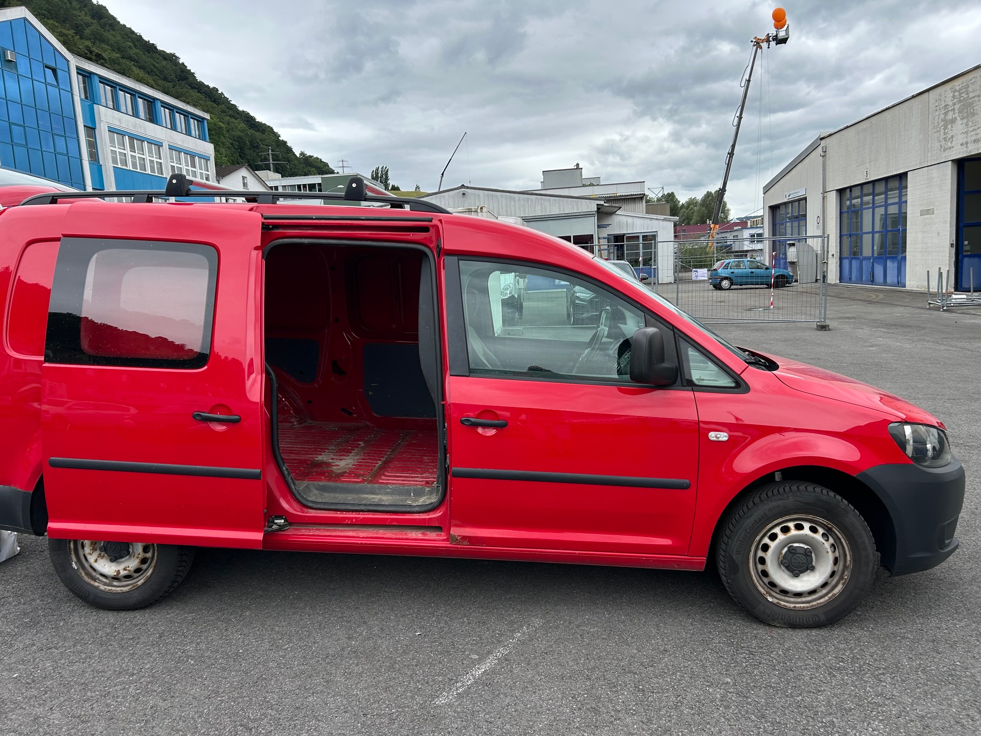 VW Caddy Maxi 2.0 TDI 4Motion-image-5
