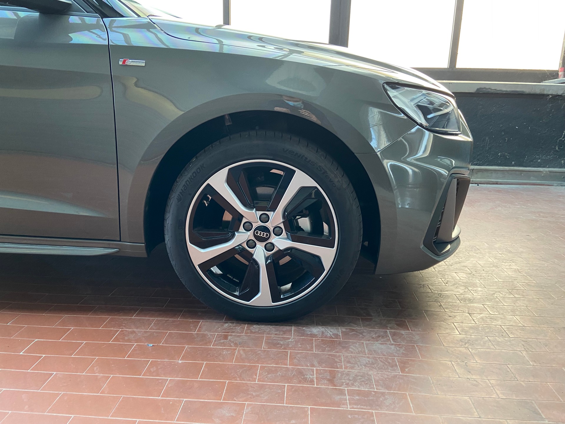 AUDI 1.0 30 TFSI S Line-image-2