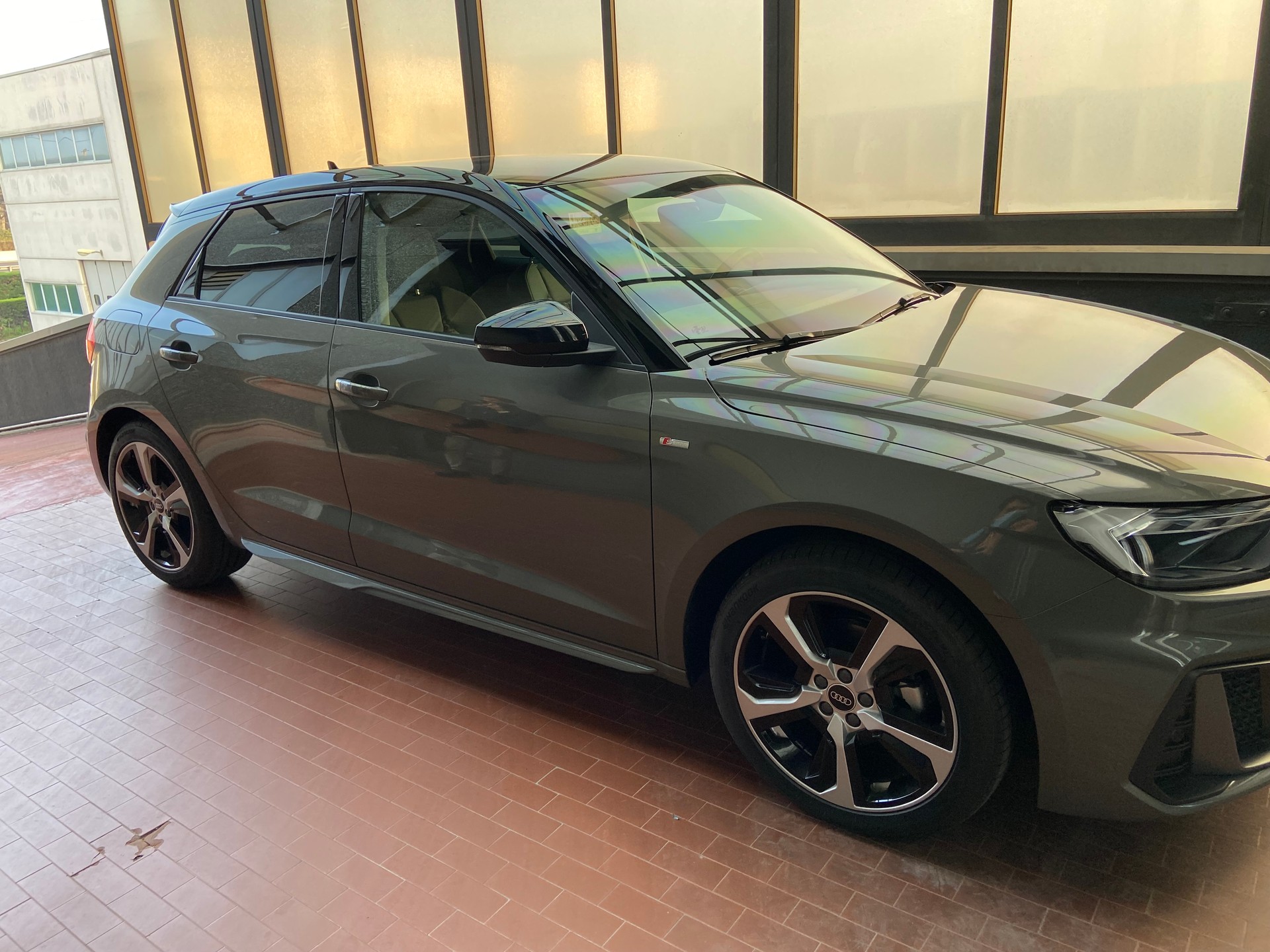 AUDI 1.0 30 TFSI S Line-image-1