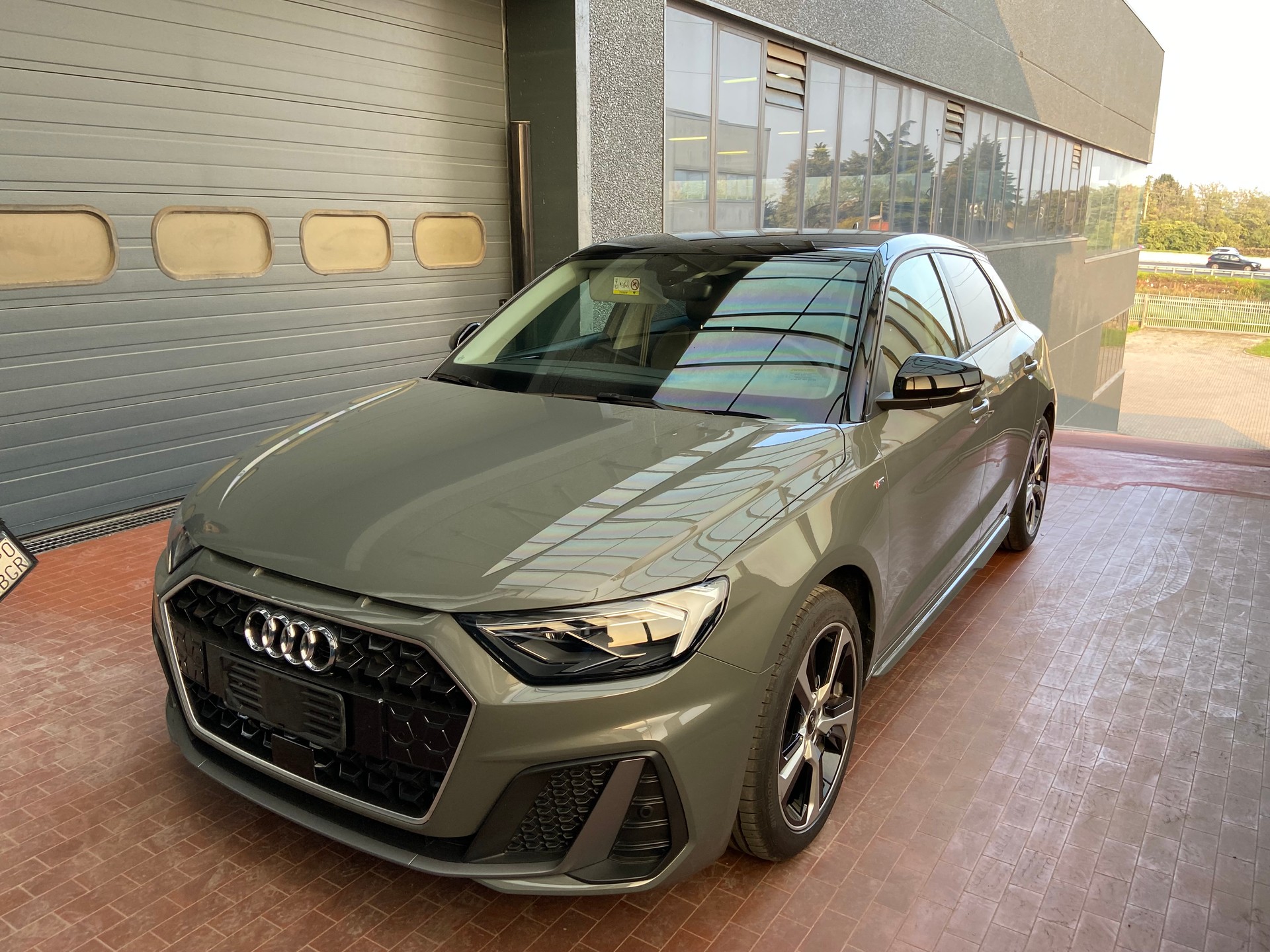 AUDI 1.0 30 TFSI S Line-image-0