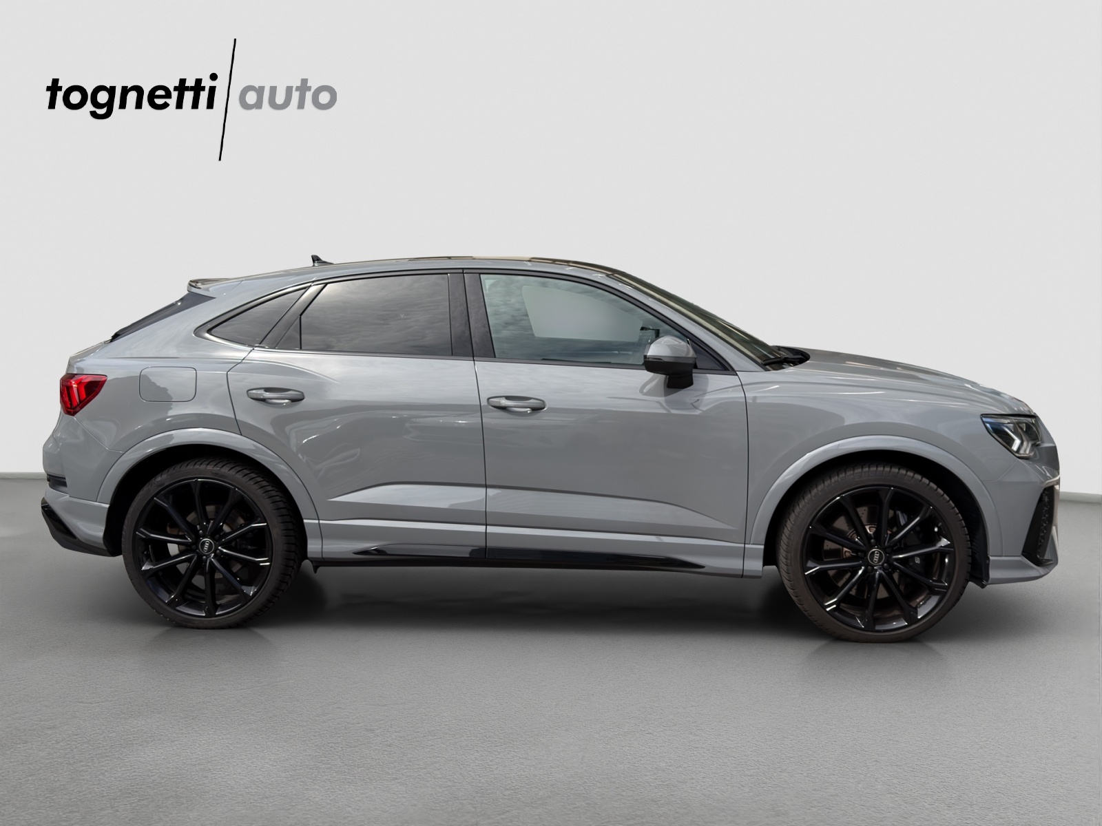 AUDI RS Q3 Sportback quattro S tronic-image-2