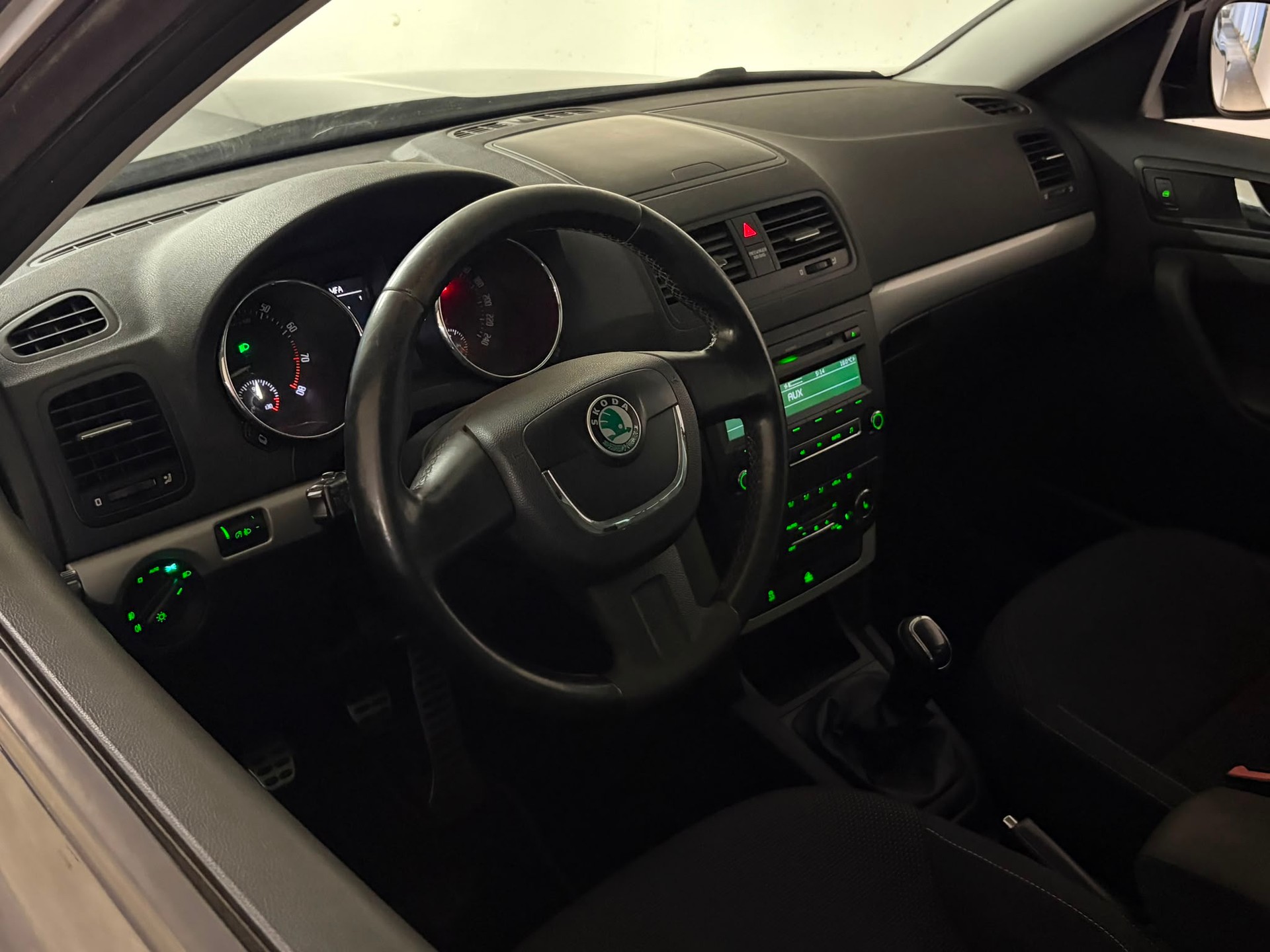 SKODA Yeti 1.8 TSI Experience 4x4-image-16