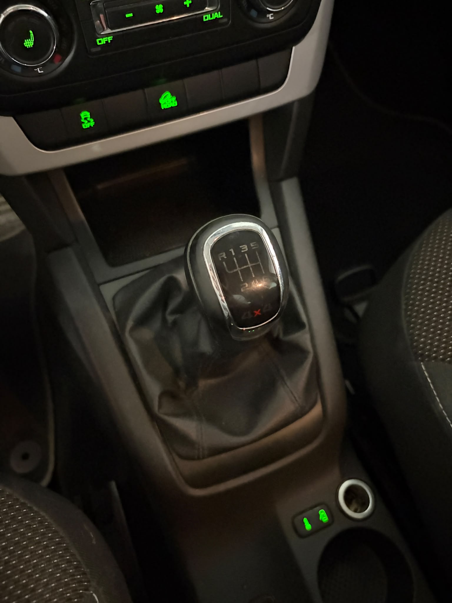 SKODA Yeti 1.8 TSI Experience 4x4-image-14