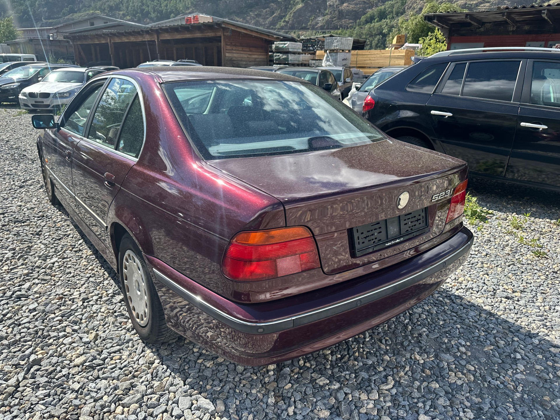 BMW 523i-image-6