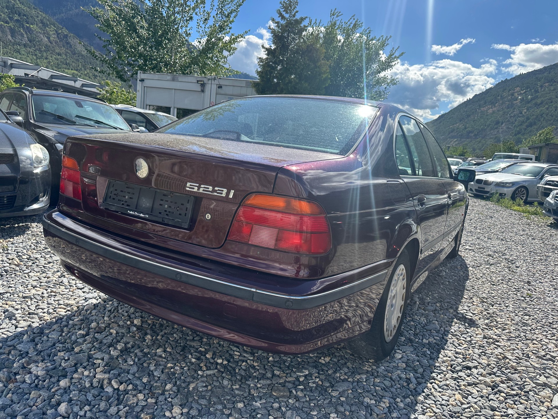 BMW 523i-image-11