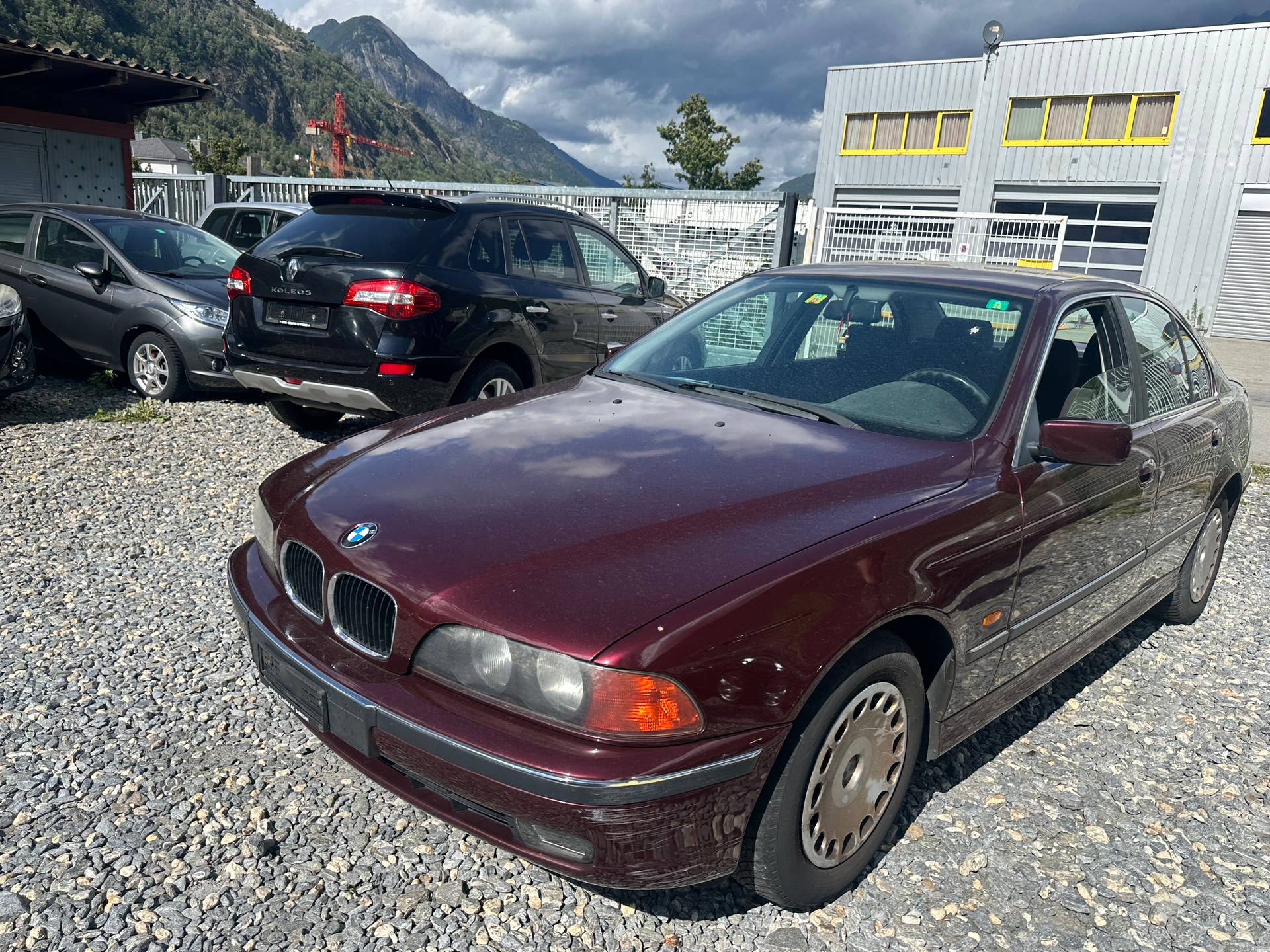 BMW 523i-image-7