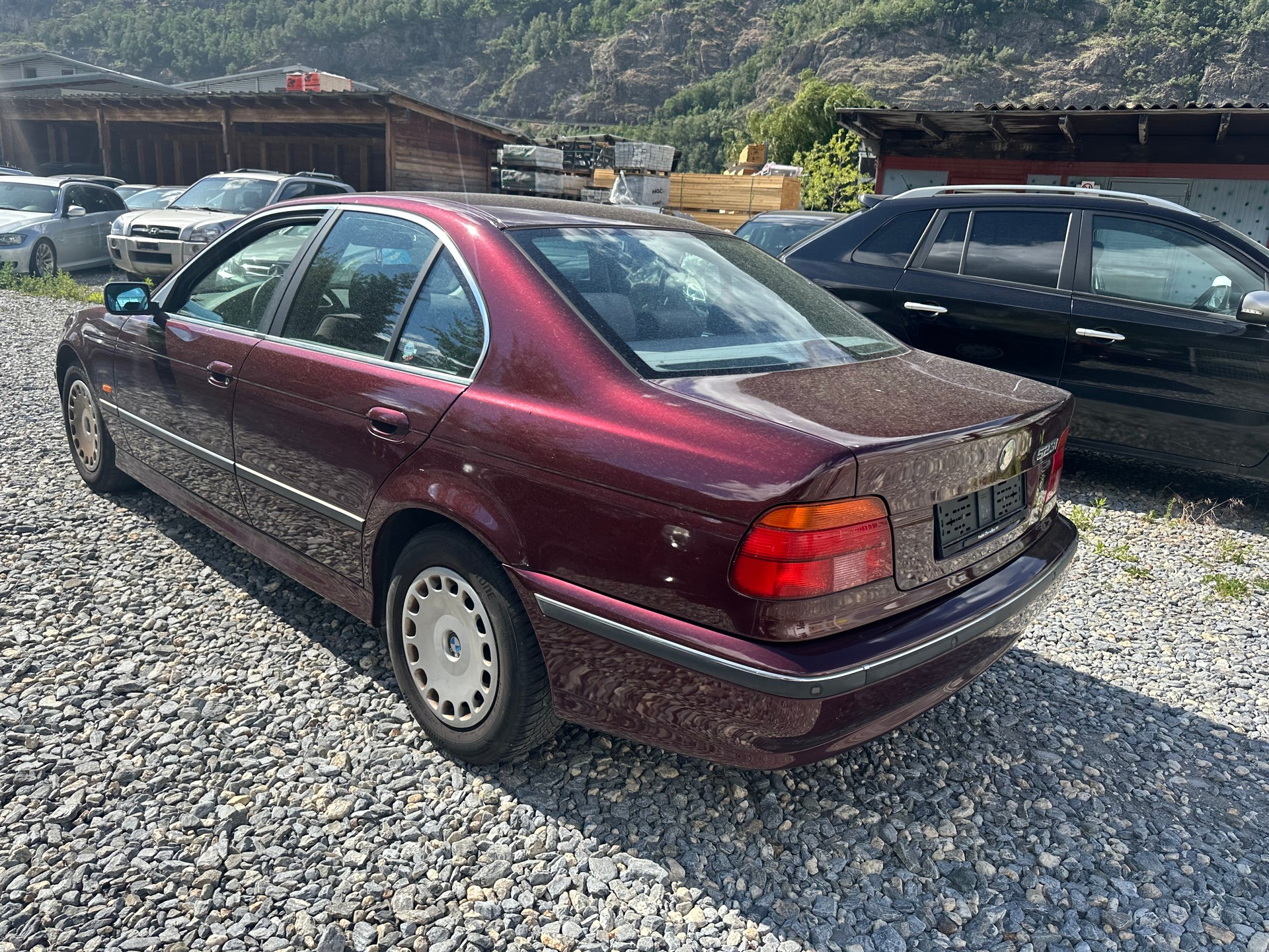BMW 523i-image-8