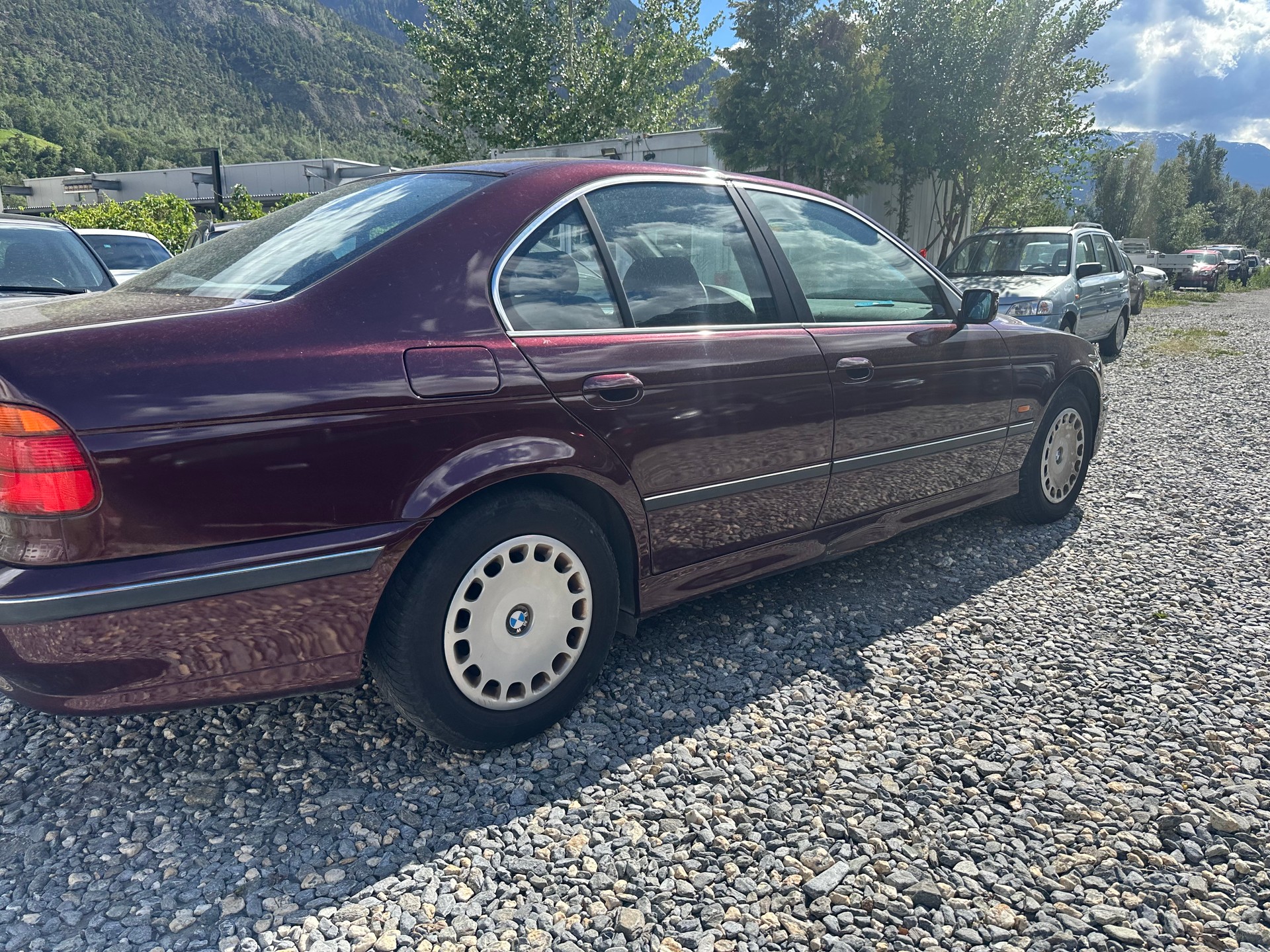 BMW 523i-image-3