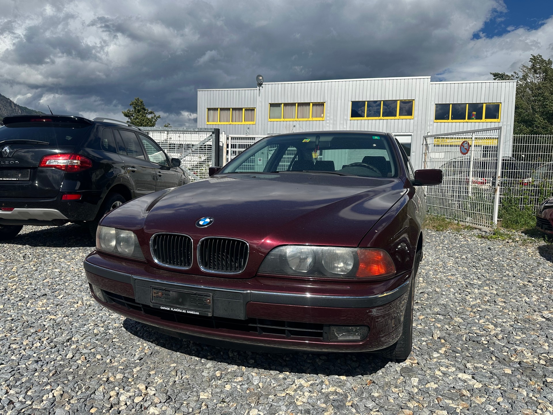 BMW 523i-image-1