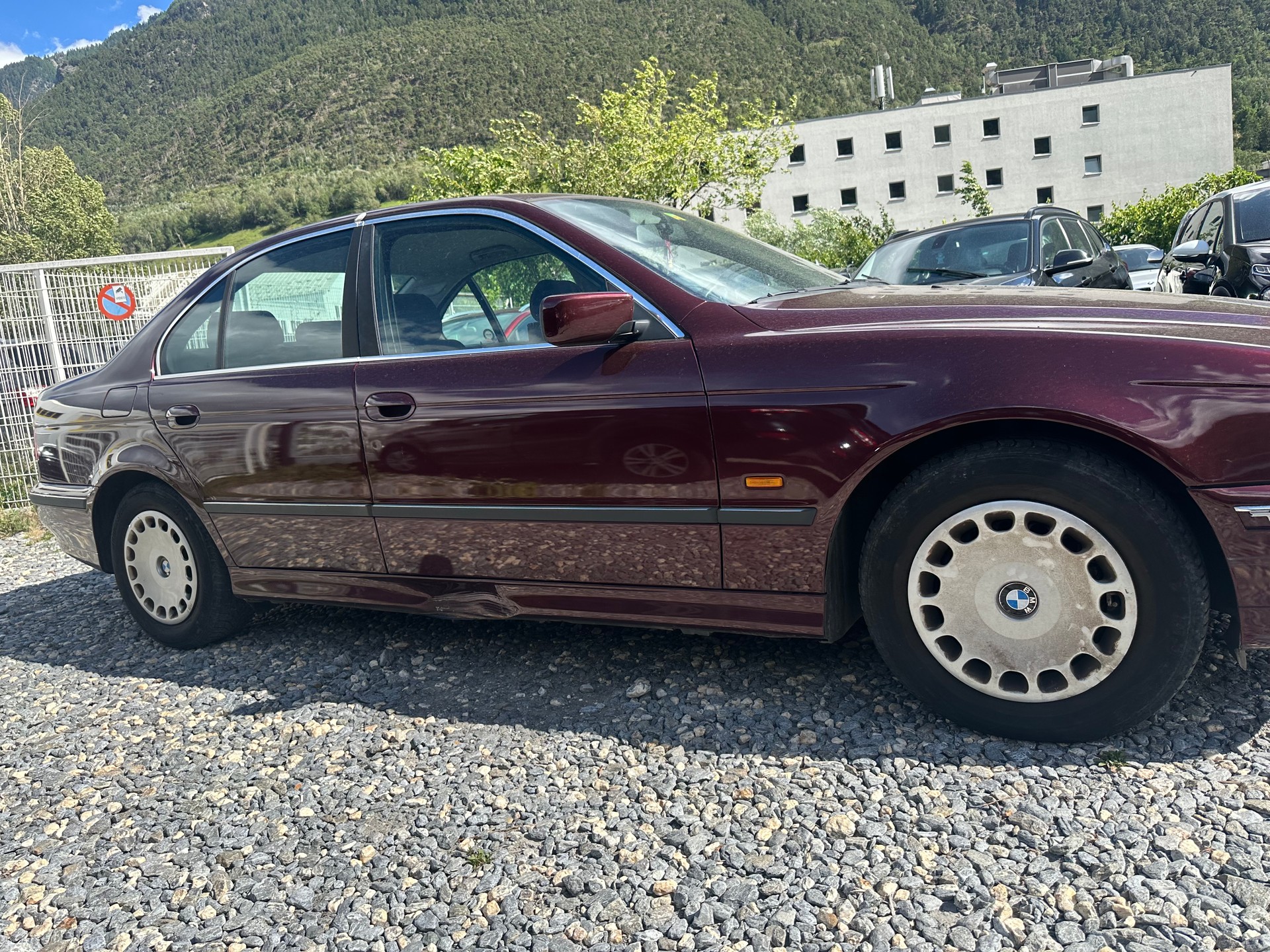 BMW 523i-image-5