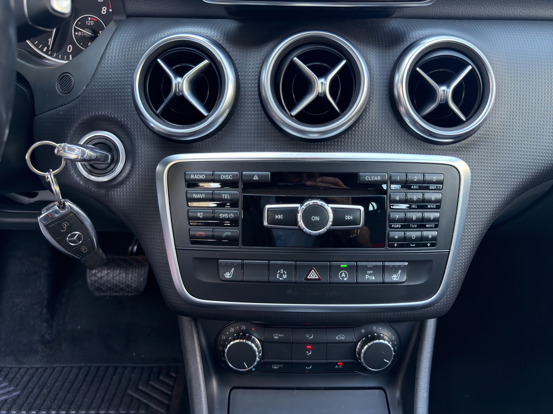 MERCEDES-BENZ A 180 Style 7G-DCT-image-13