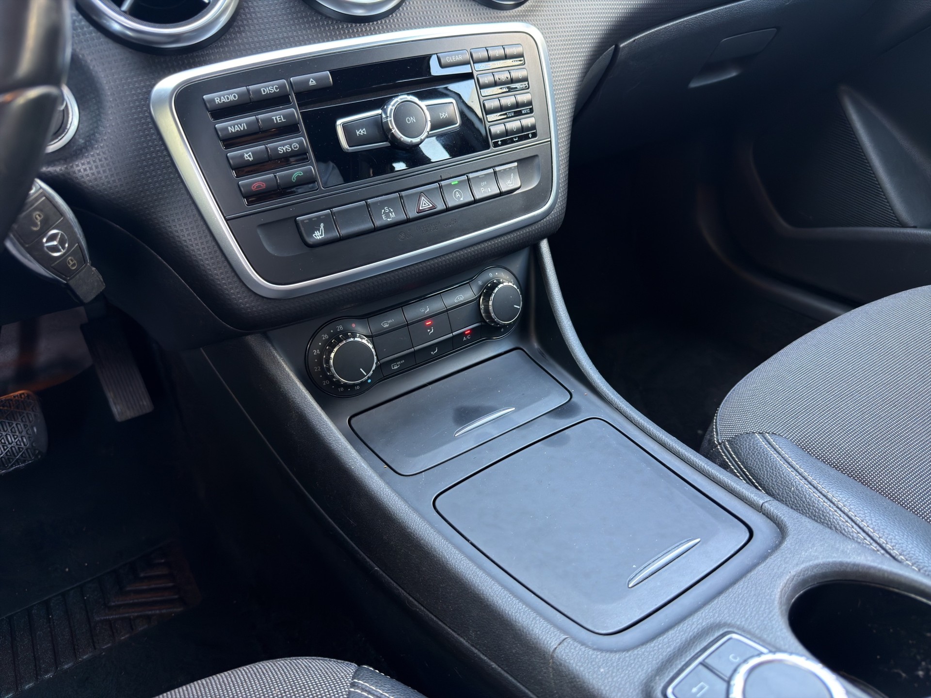 MERCEDES-BENZ A 180 Style 7G-DCT-image-16