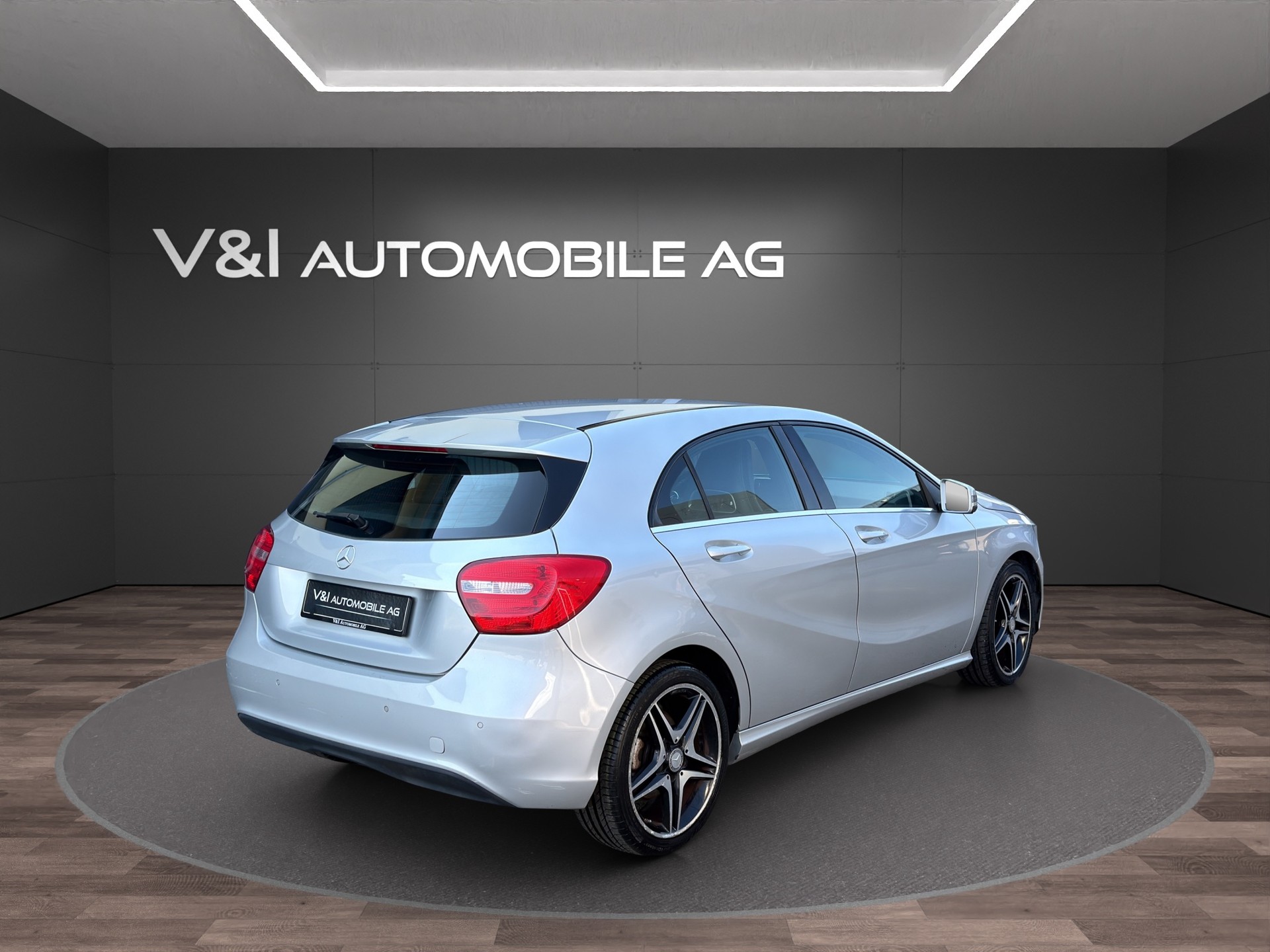 MERCEDES-BENZ A 180 Style 7G-DCT-image-4