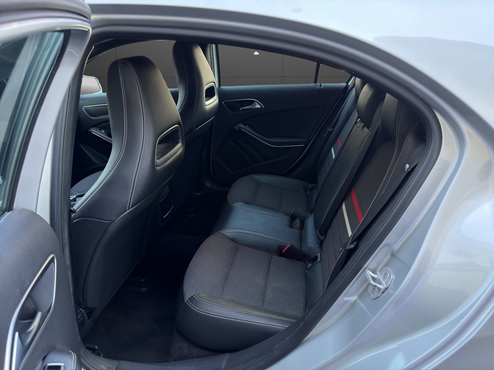 MERCEDES-BENZ A 180 Style 7G-DCT-image-22