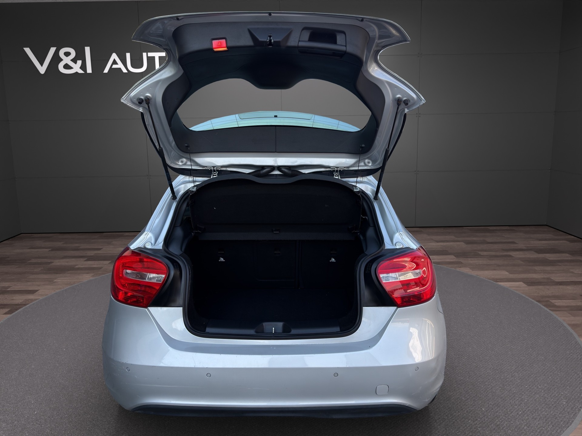 MERCEDES-BENZ A 180 Style 7G-DCT-image-23