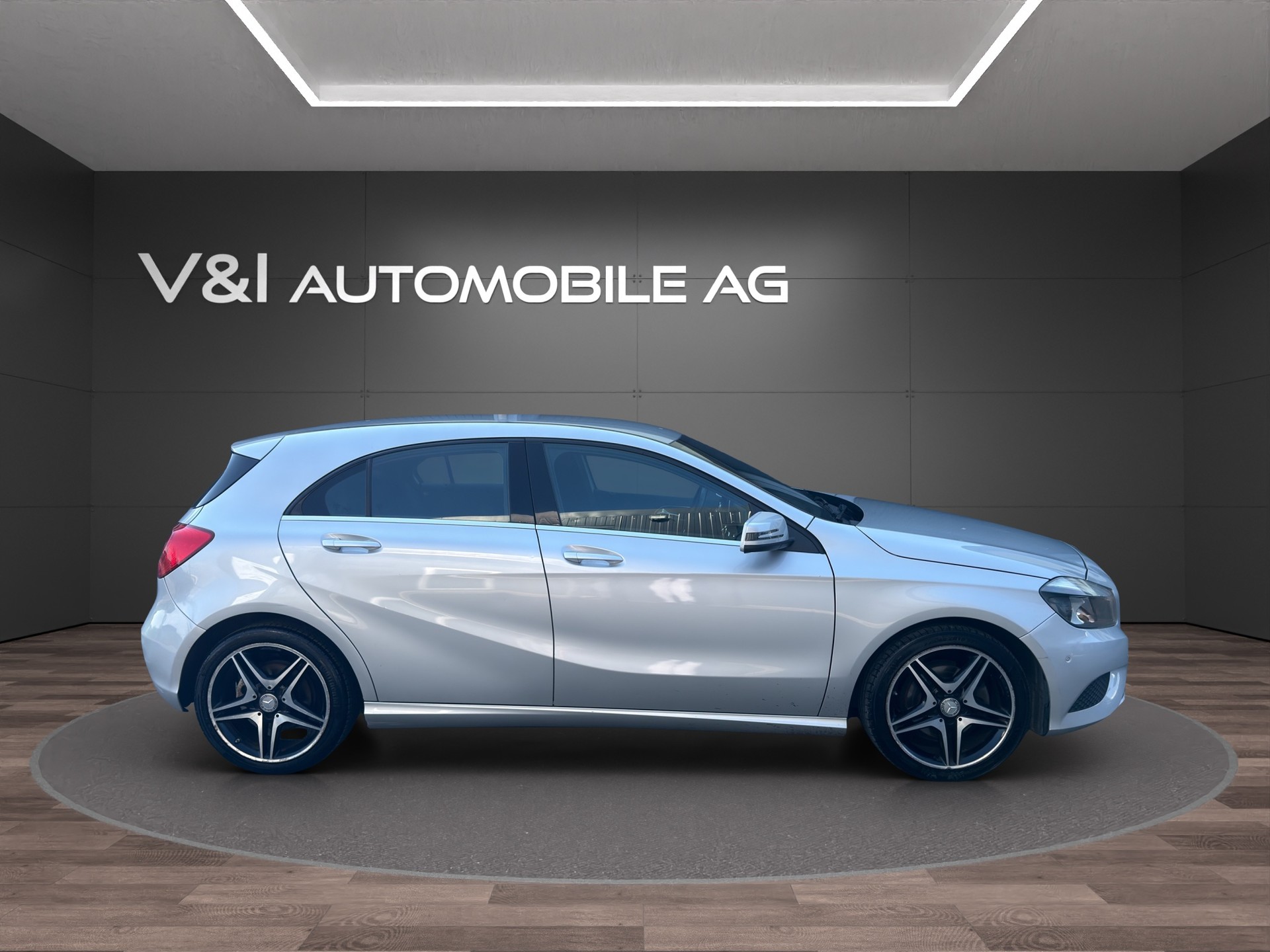 MERCEDES-BENZ A 180 Style 7G-DCT-image-7