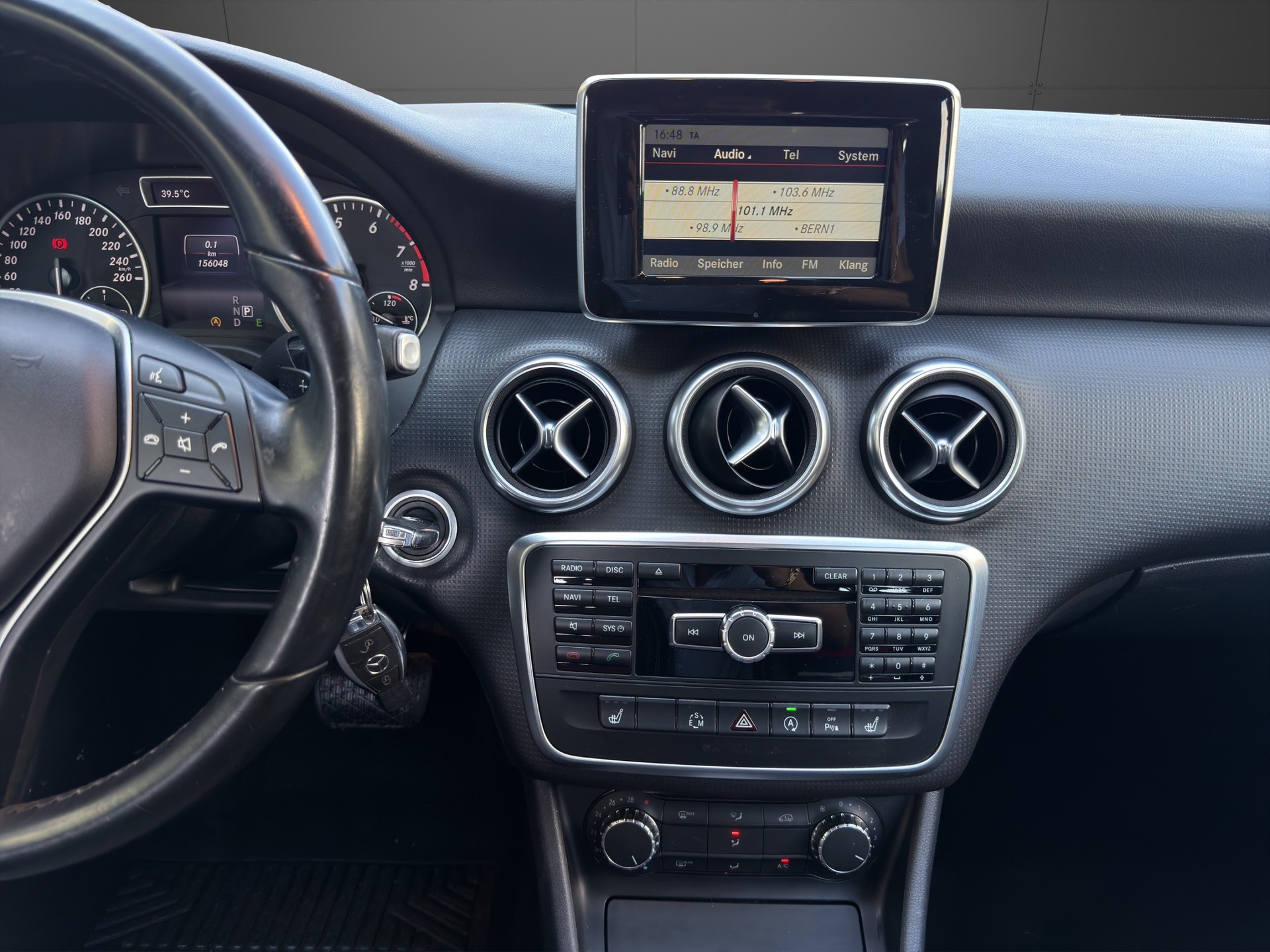 MERCEDES-BENZ A 180 Style 7G-DCT-image-15