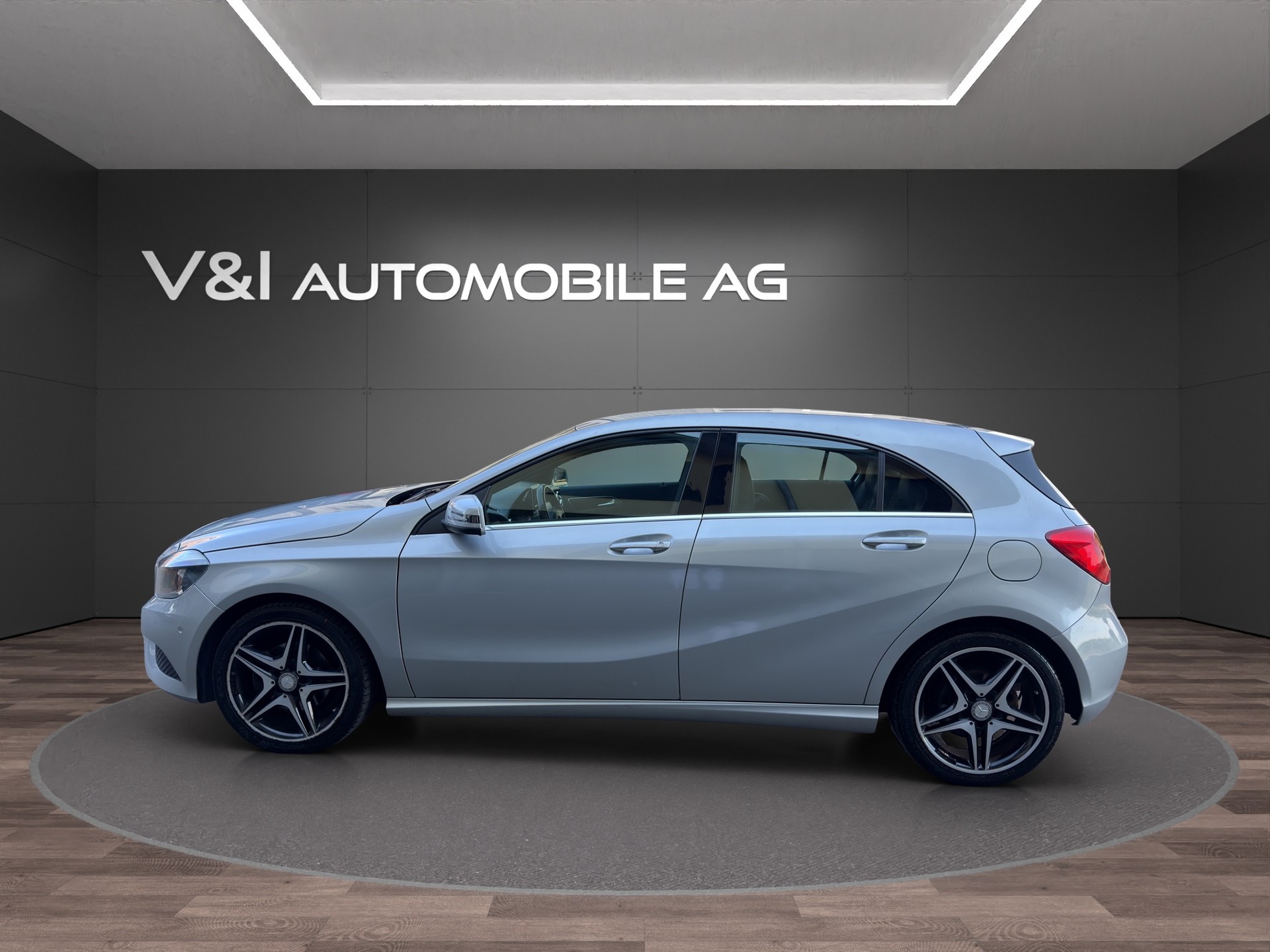 MERCEDES-BENZ A 180 Style 7G-DCT-image-6