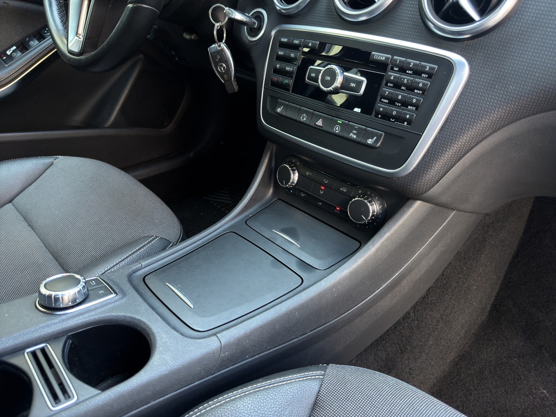 MERCEDES-BENZ A 180 Style 7G-DCT-image-17