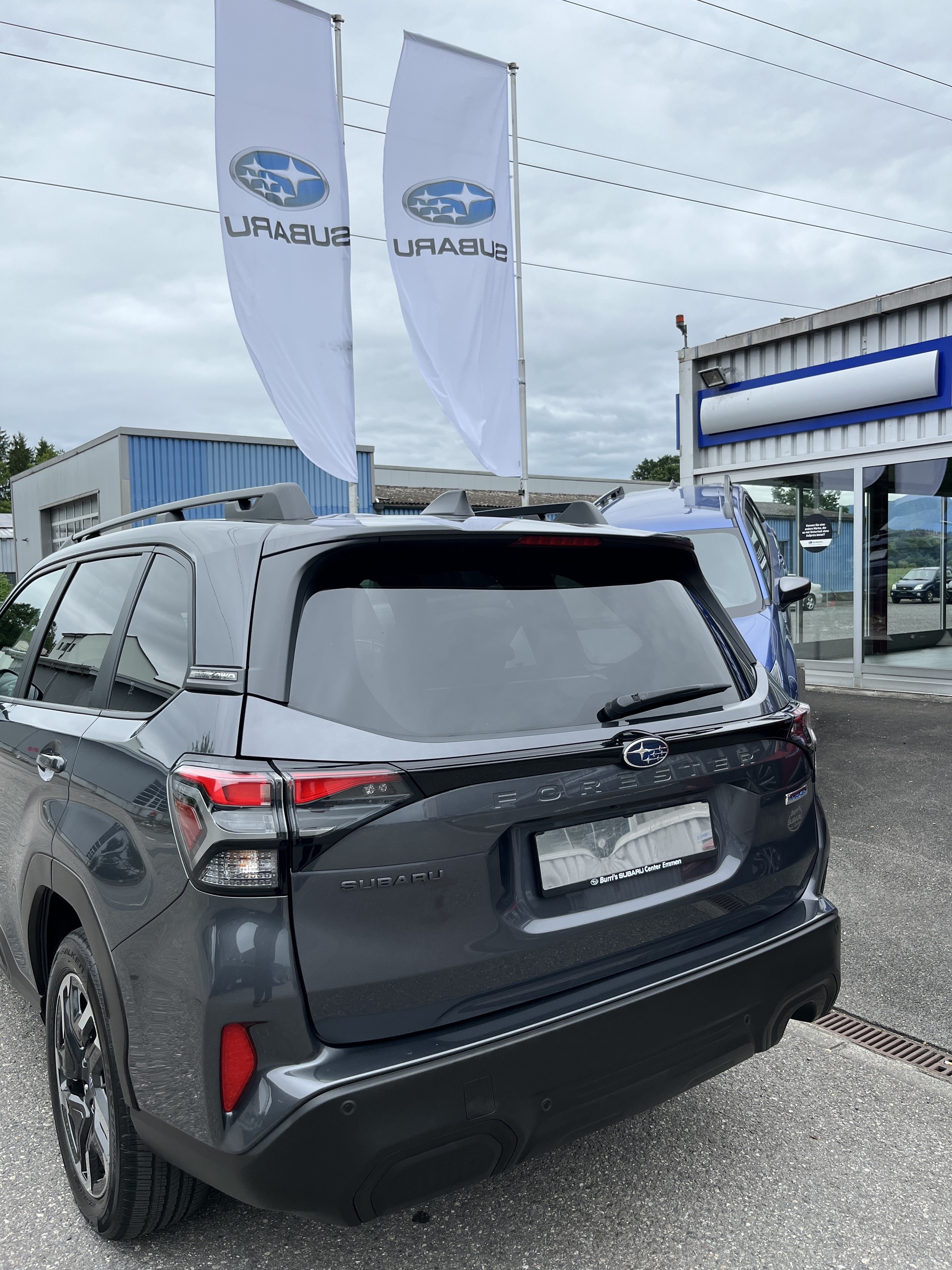 SUBARU Forester 2.0i e-Boxer Swiss Plus Lineartronic-image-3