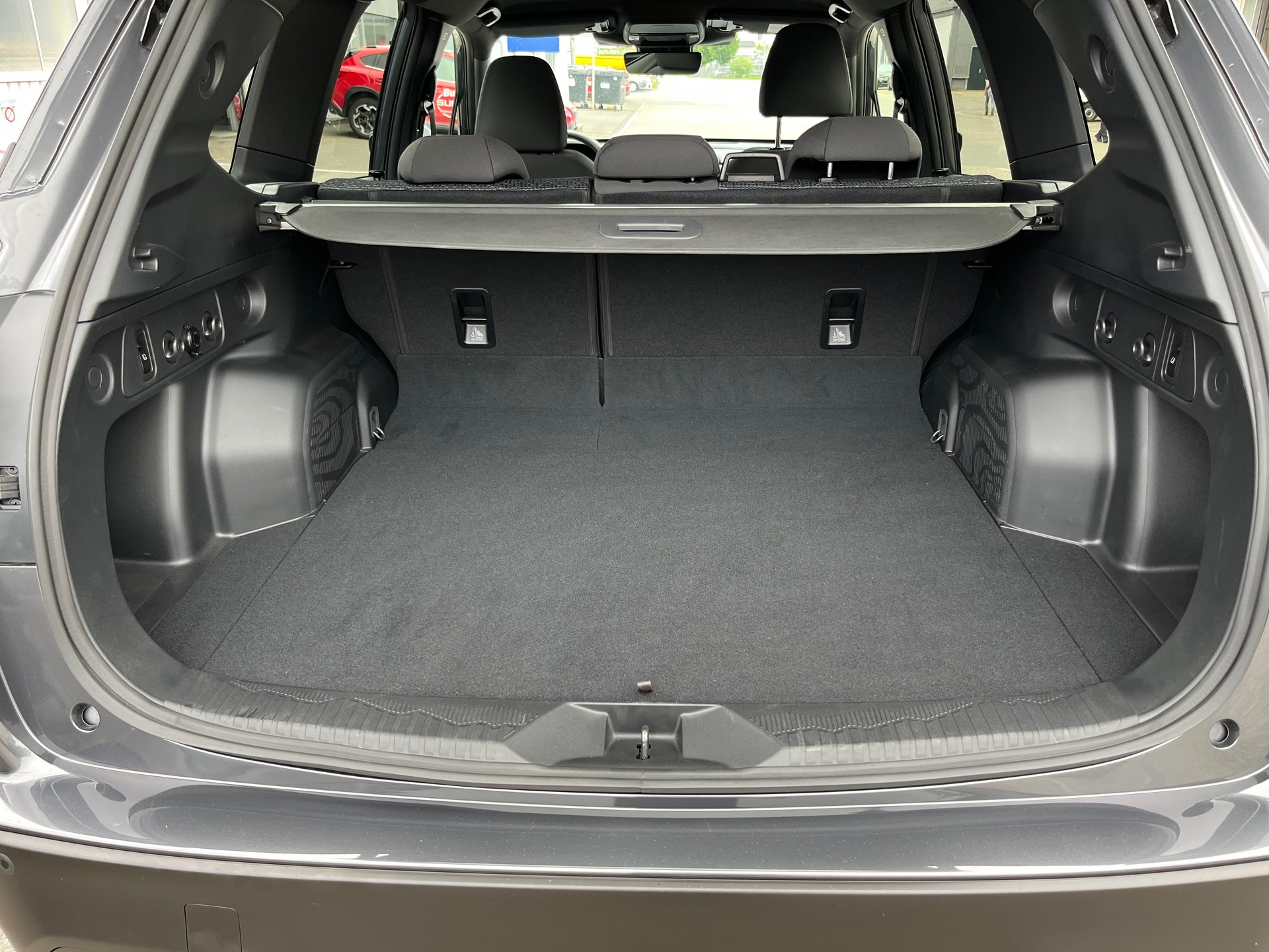 SUBARU Forester 2.0i e-Boxer Swiss Plus Lineartronic-image-12