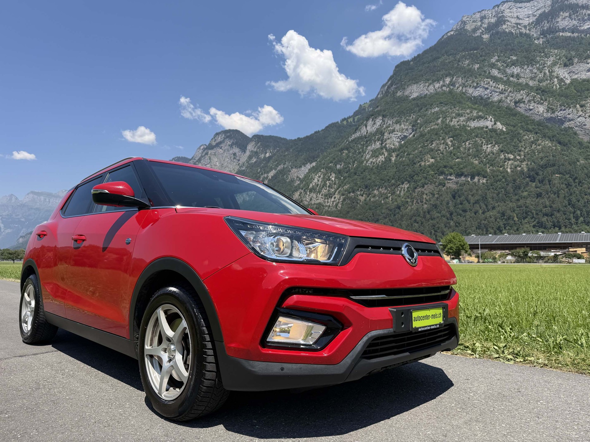 KGM-SsangYong Tivoli 1.6 Red Flame e-XDi Sapphire 4WD-image-0