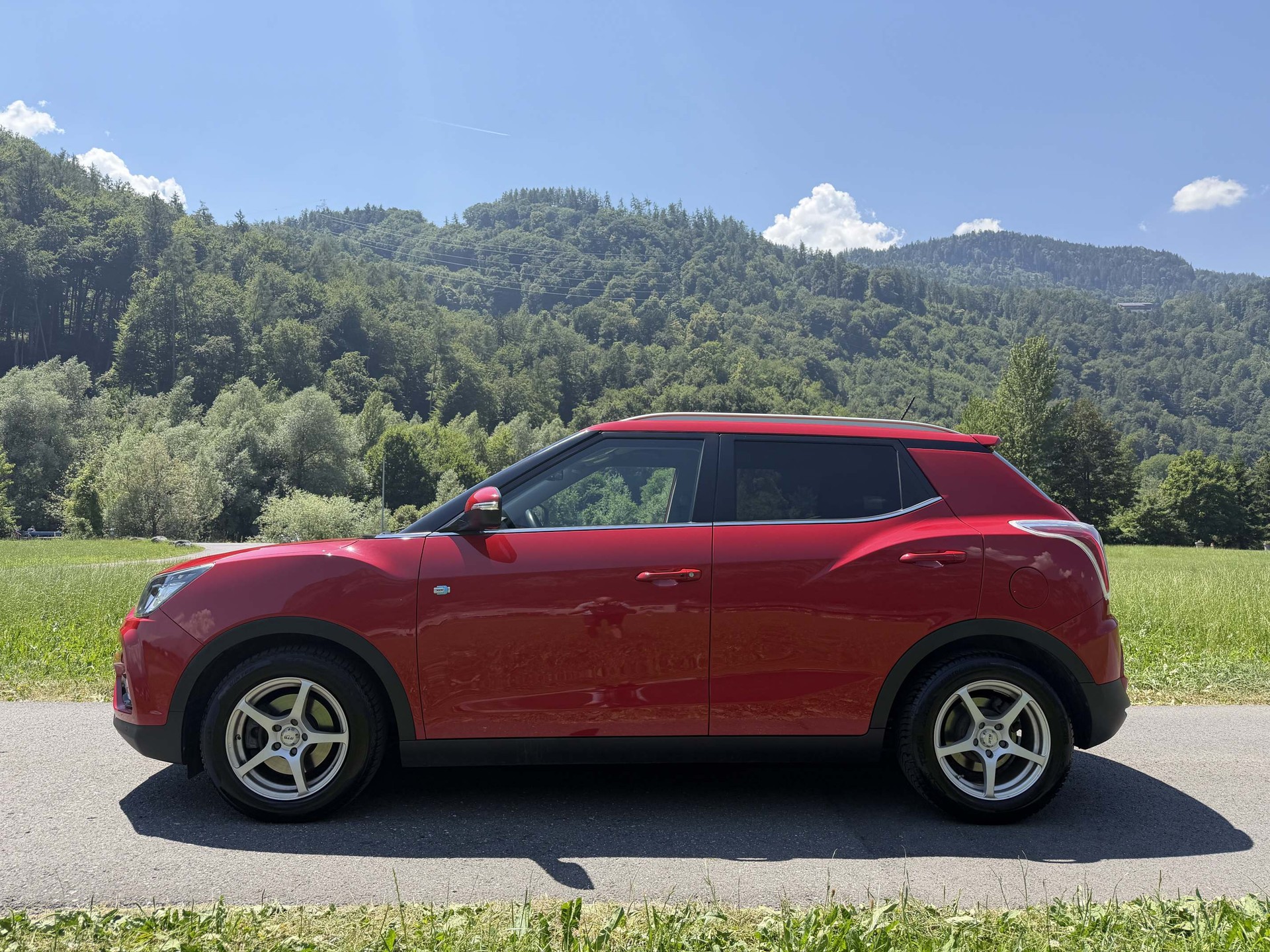KGM-SsangYong Tivoli 1.6 Red Flame e-XDi Sapphire 4WD-image-4