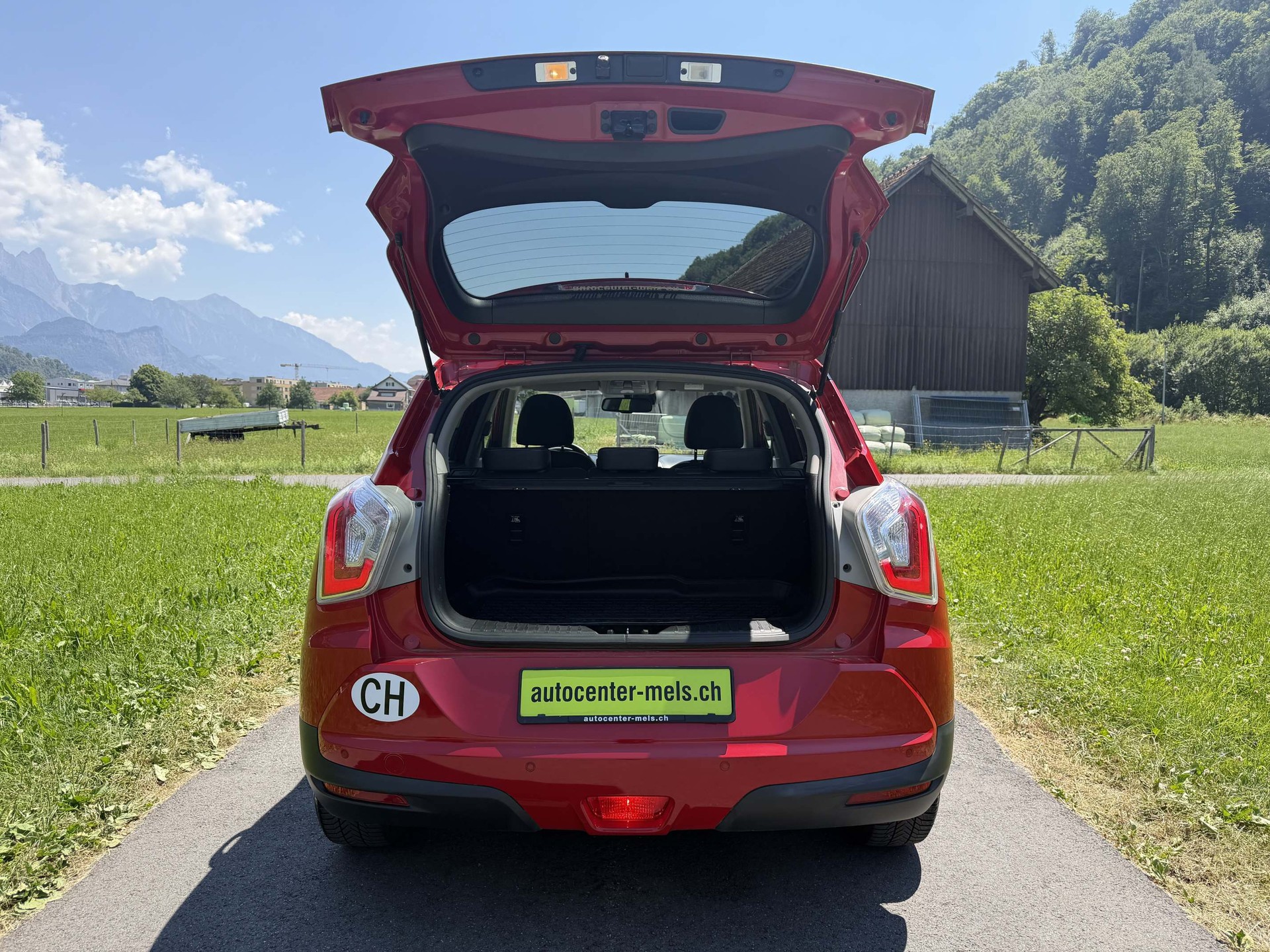 KGM-SsangYong Tivoli 1.6 Red Flame e-XDi Sapphire 4WD-image-6