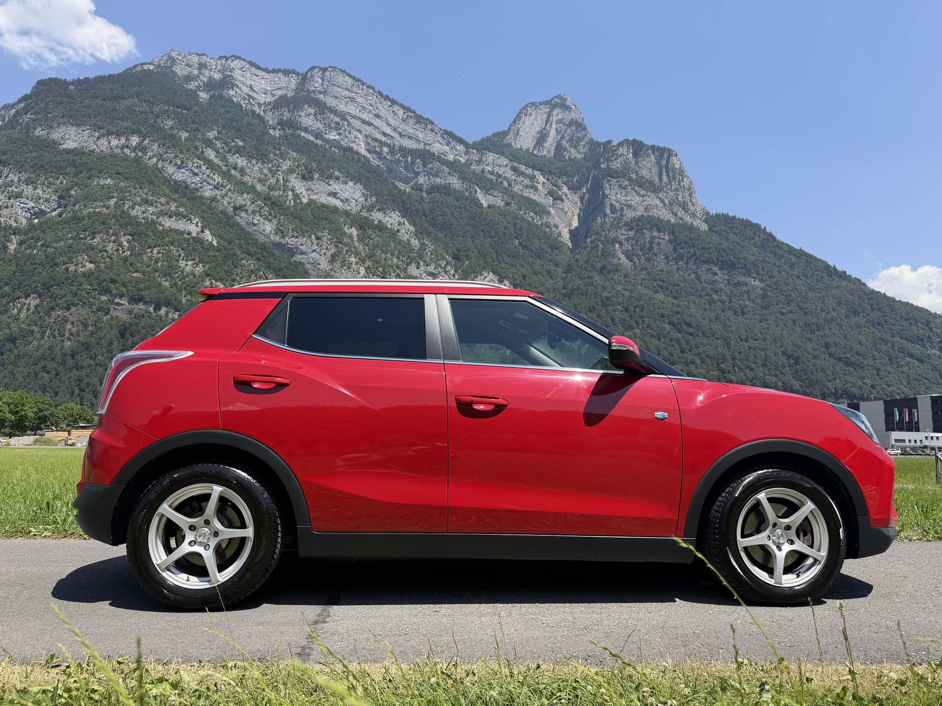 KGM-SsangYong Tivoli 1.6 Red Flame e-XDi Sapphire 4WD-image-7