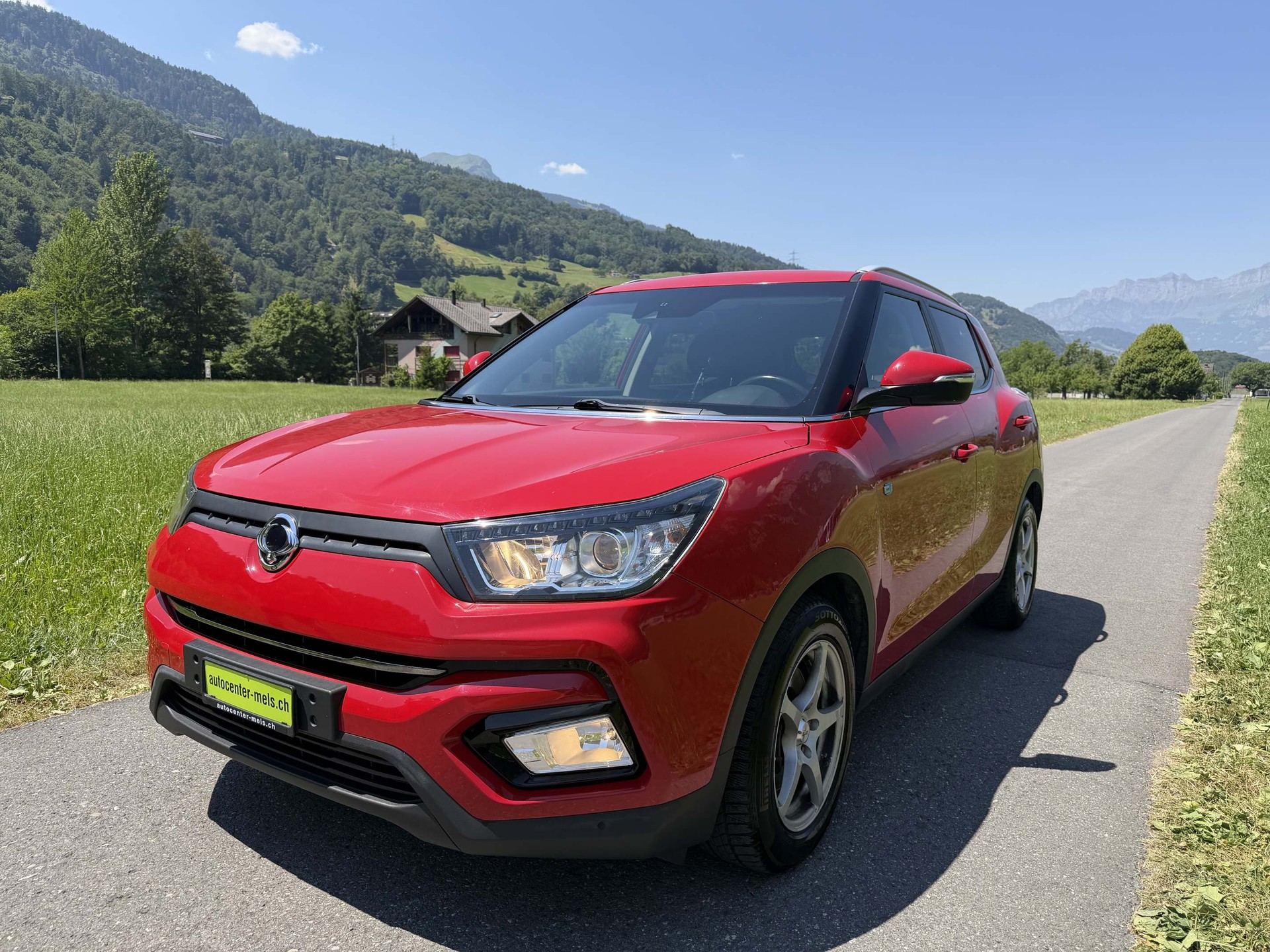 KGM-SsangYong Tivoli 1.6 Red Flame e-XDi Sapphire 4WD-image-3