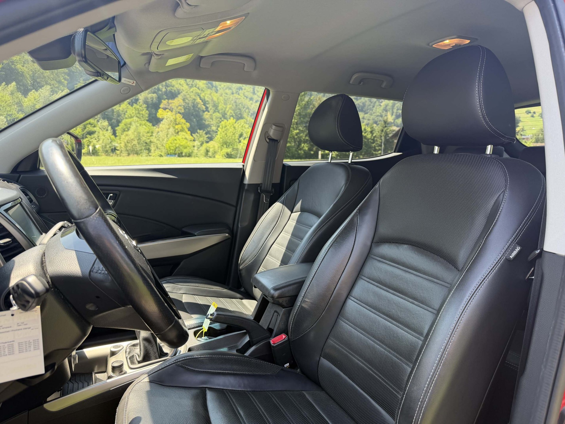 KGM-SsangYong Tivoli 1.6 Red Flame e-XDi Sapphire 4WD-image-9