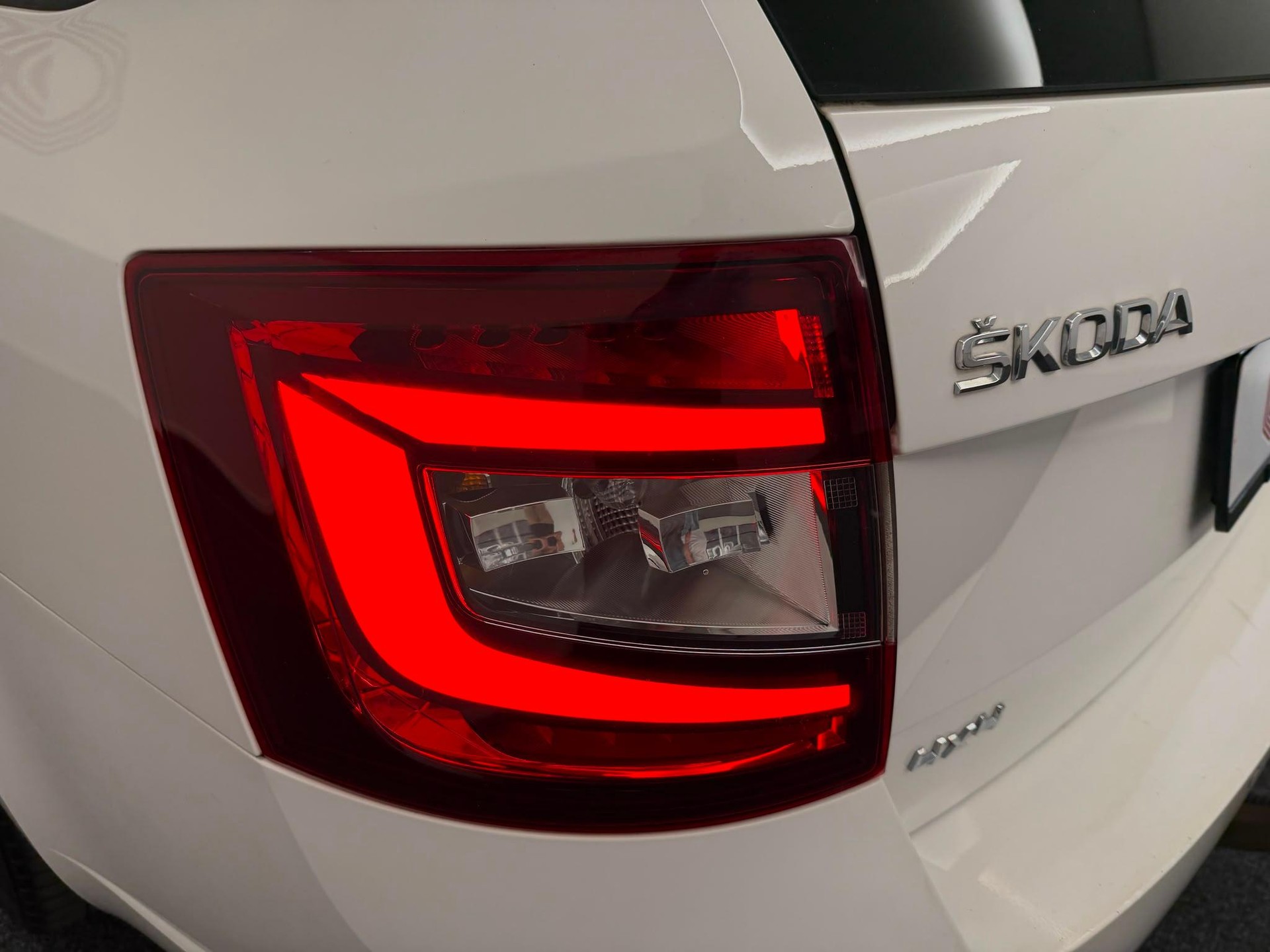 SKODA Octavia Combi 2.0 TDI 184 RS 4x4 DSG-image-8