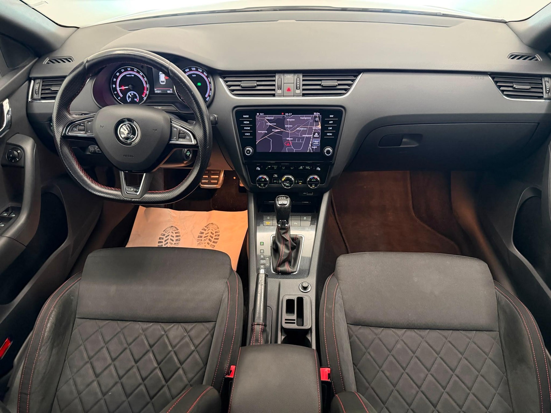 SKODA Octavia Combi 2.0 TDI 184 RS 4x4 DSG-image-12