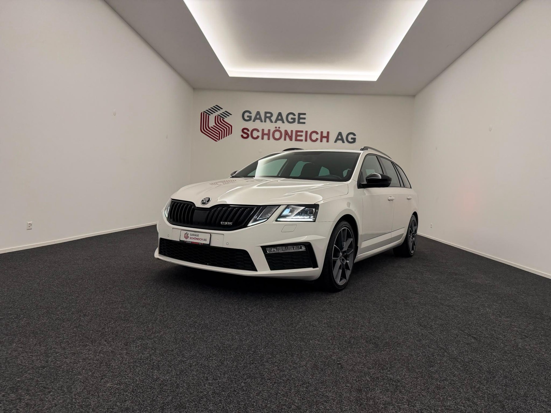 SKODA Octavia Combi 2.0 TDI 184 RS 4x4 DSG-image-0