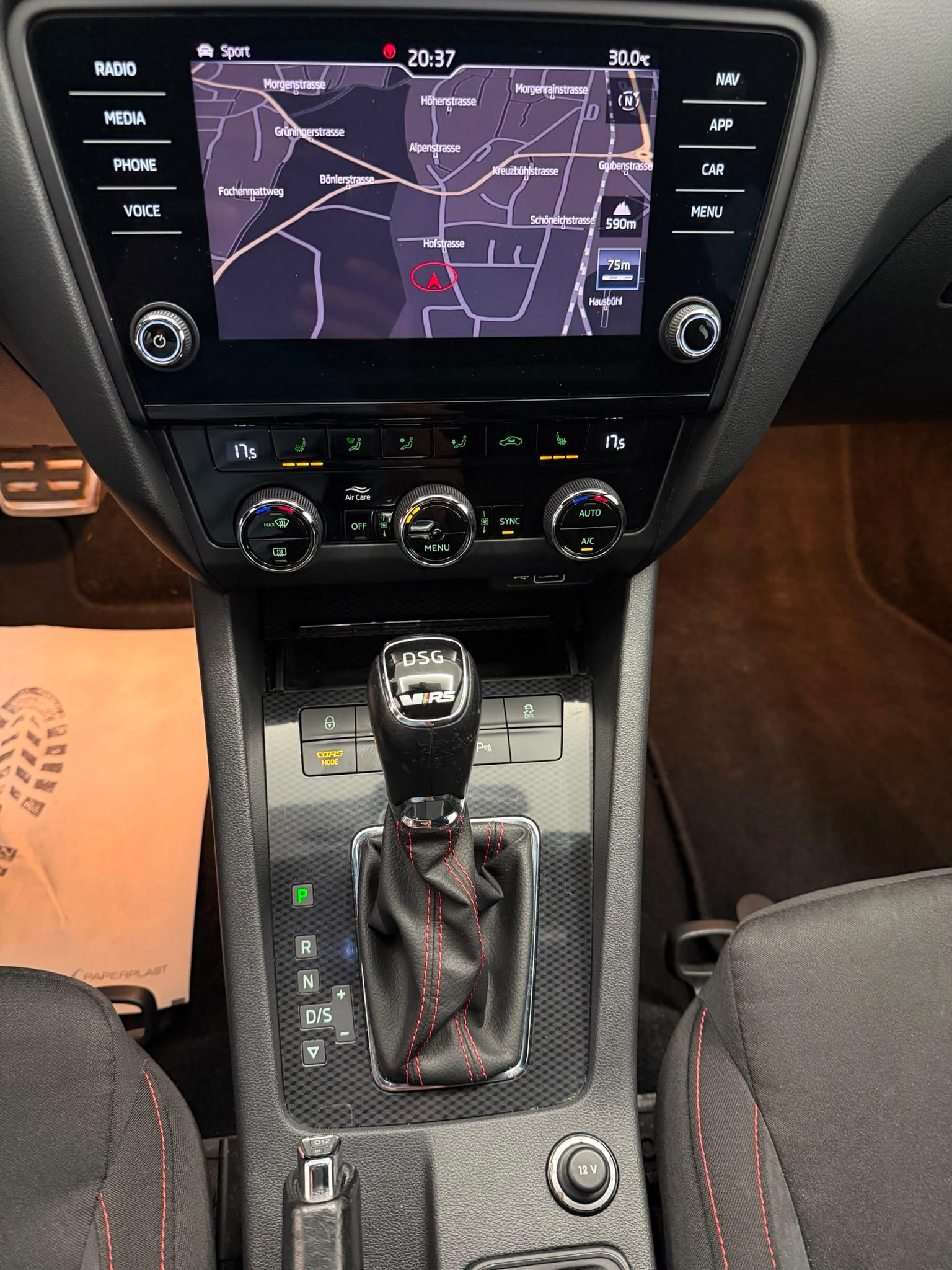 SKODA Octavia Combi 2.0 TDI 184 RS 4x4 DSG-image-18
