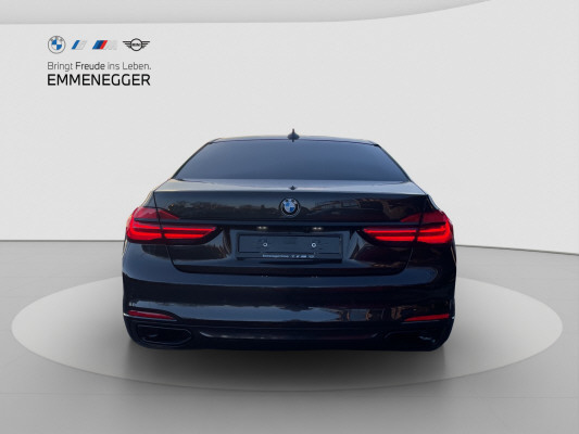 BMW 750Ld xDrive-showroom-element-3