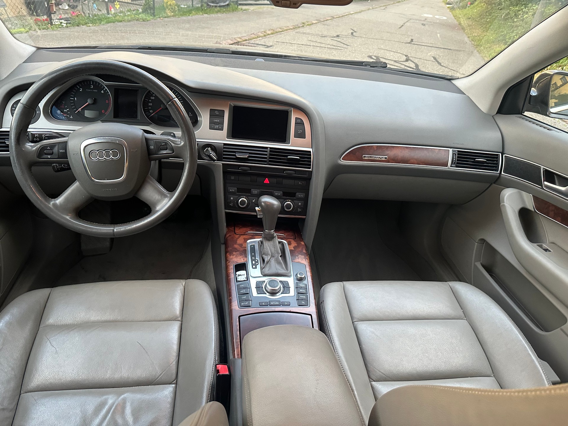 AUDI A6 Avant 3.0 V6 TDI quattro-image-8